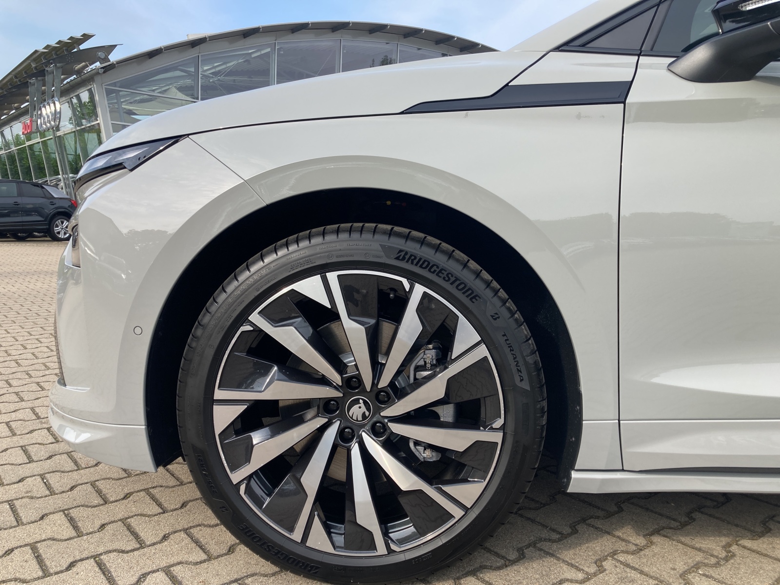 Fahrzeugabbildung SKODA Enyaq Coupé 85 Sportline Matrix-LED,AZV, Navi, ACC, Pano-Dach,