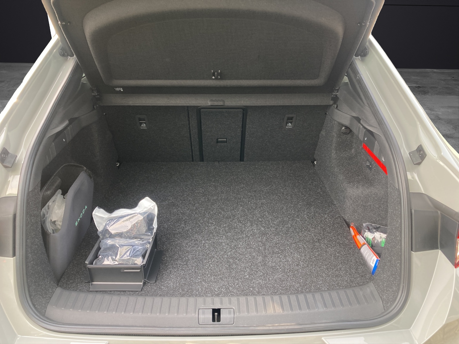 Fahrzeugabbildung SKODA Enyaq Coupé 85 Sportline Matrix-LED,AZV, Navi, ACC, Pano-Dach,