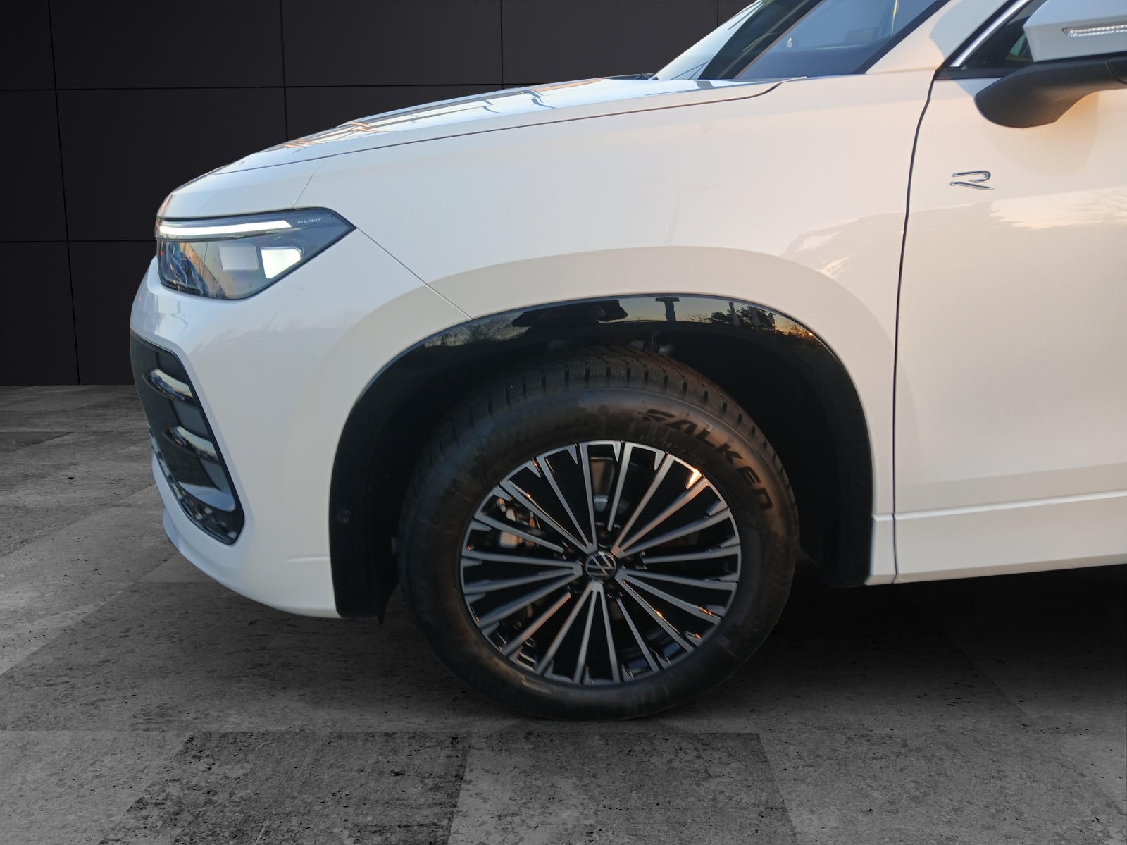 Fahrzeugabbildung Volkswagen Tayron R-Line TDI DSG 4M IQ.Light ACC STH AHK PANO Massage SHZ HuD
