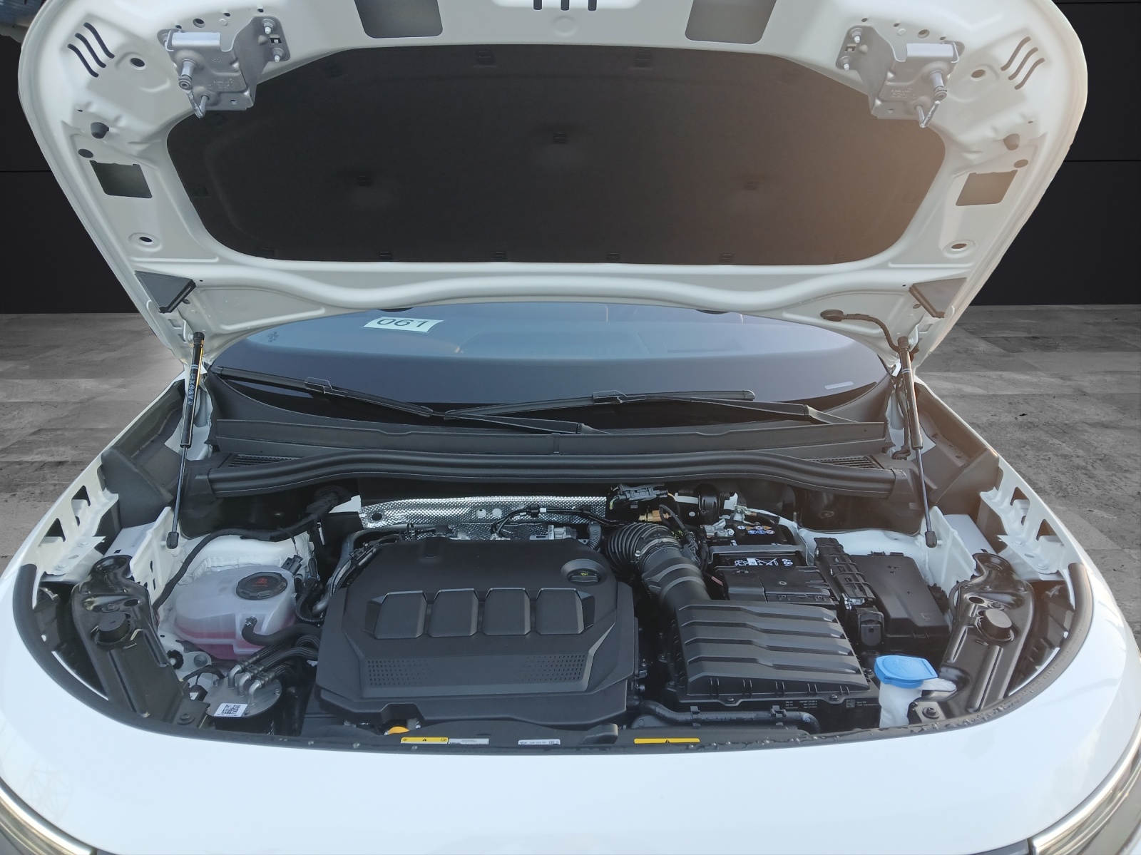 Fahrzeugabbildung Volkswagen Tayron R-Line TDI DSG 4M IQ.Light ACC STH AHK PANO Massage SHZ HuD