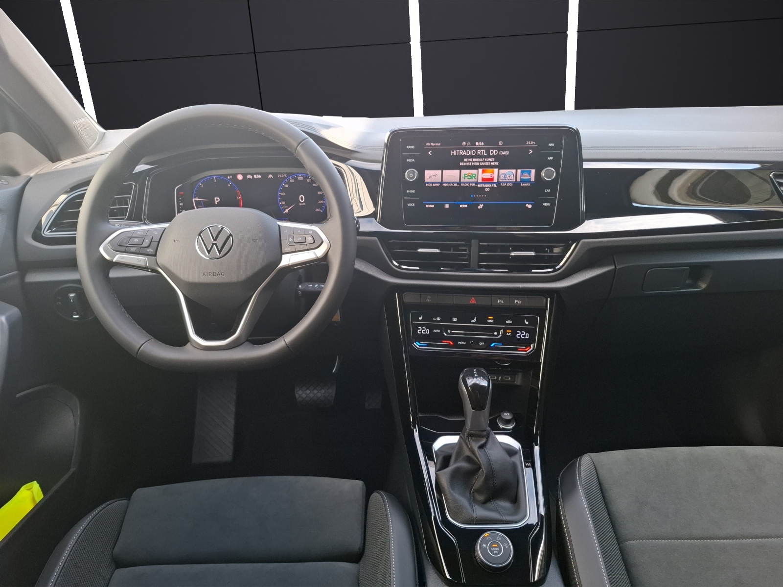 Fahrzeugabbildung Volkswagen T-Roc 2.0l TDI DSG Style 4Motion AHZV, IQ.LIGHT
