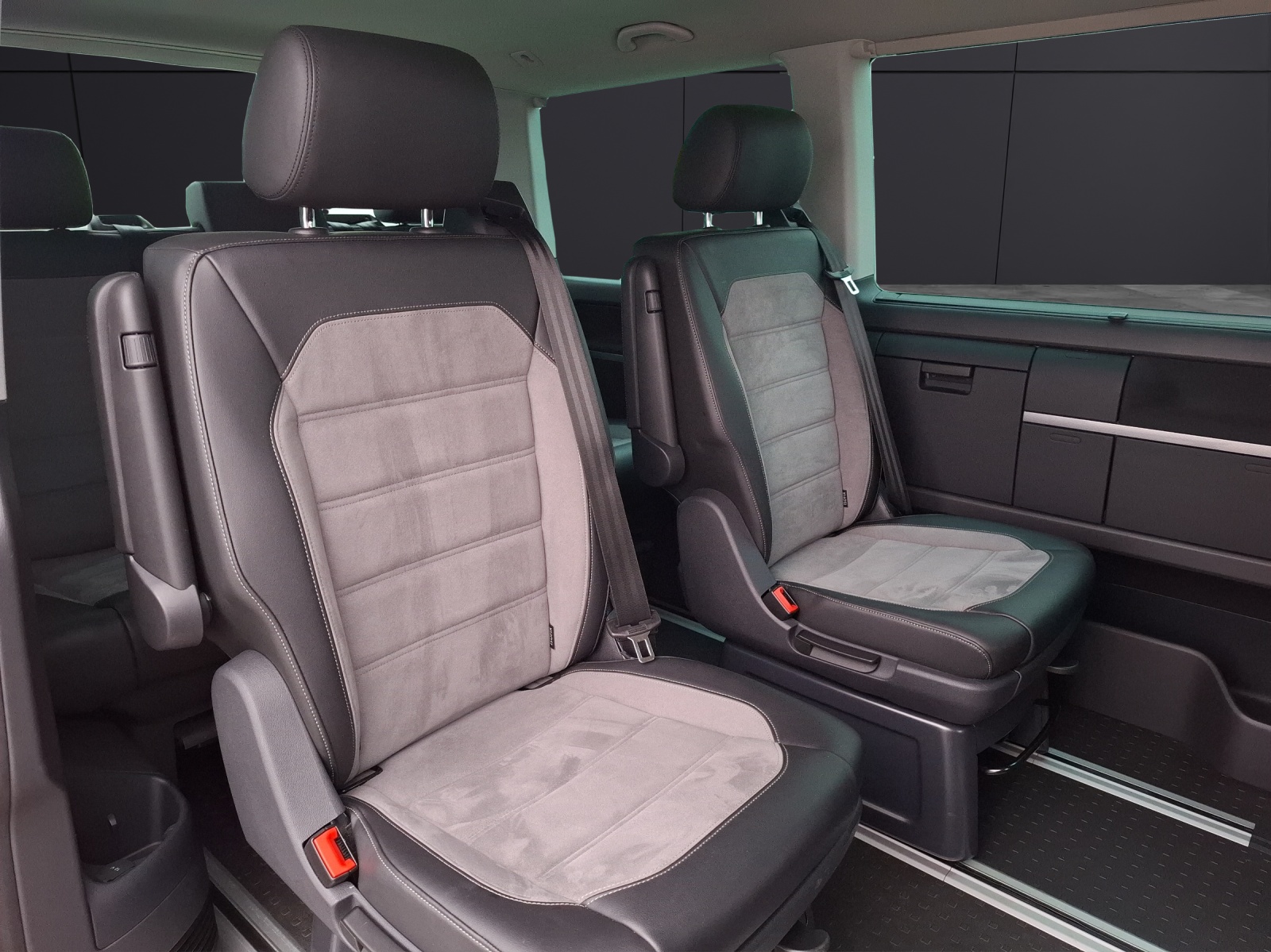 Fahrzeugabbildung Volkswagen T6 Multivan T6.1 TDI Generation Six DSG LED Navi STHZ ACC AHK