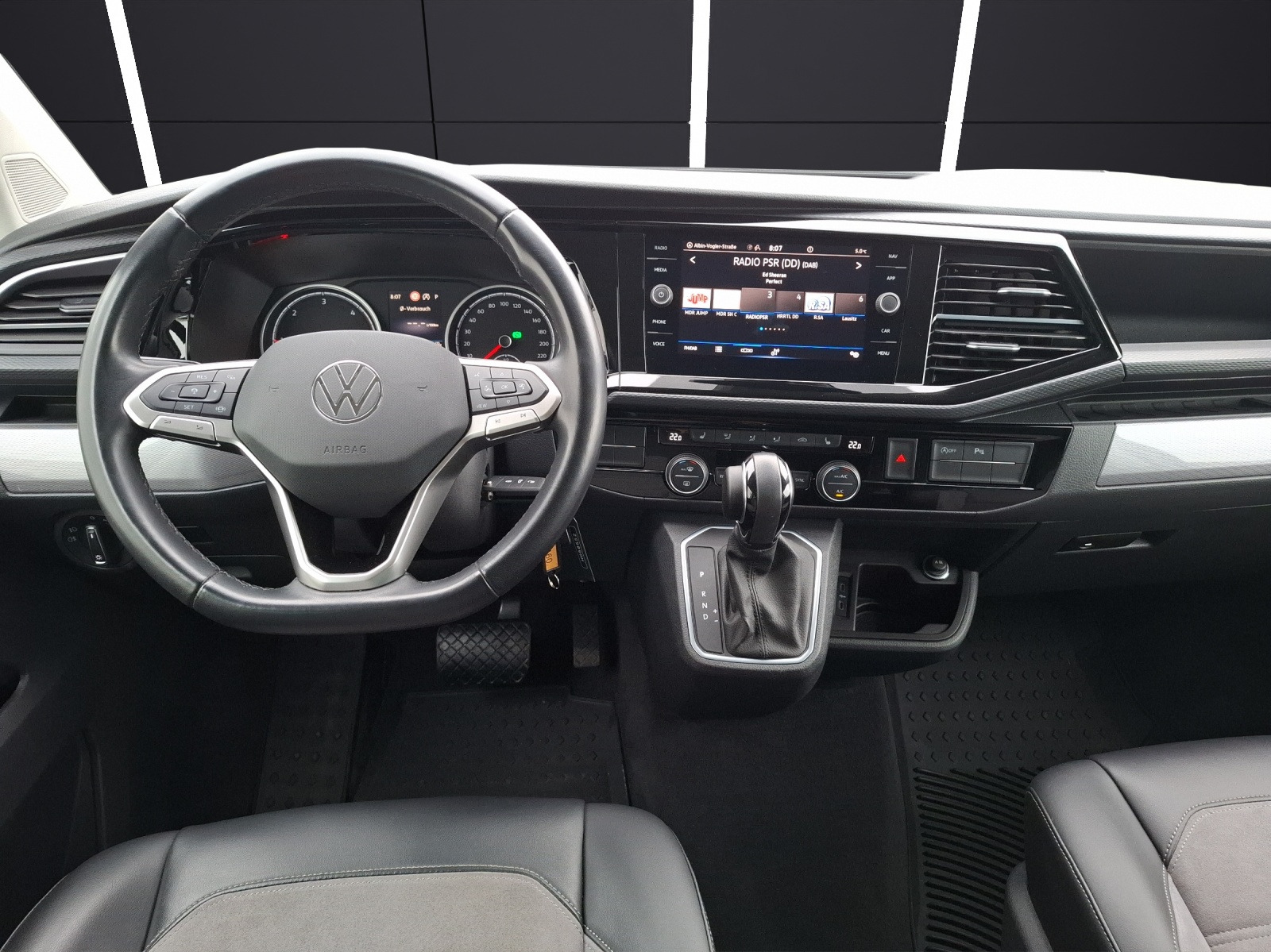 Fahrzeugabbildung Volkswagen T6 Multivan T6.1 TDI Generation Six DSG LED Navi STHZ ACC AHK