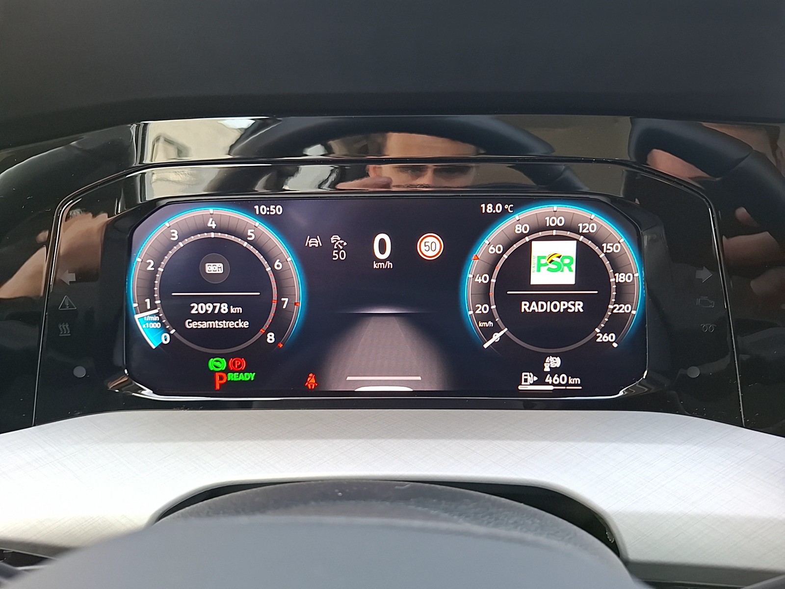 Fahrzeugabbildung Volkswagen Golf VIII Variant eTSI Life DSG LED AHK Navi AID ACC PDC SH