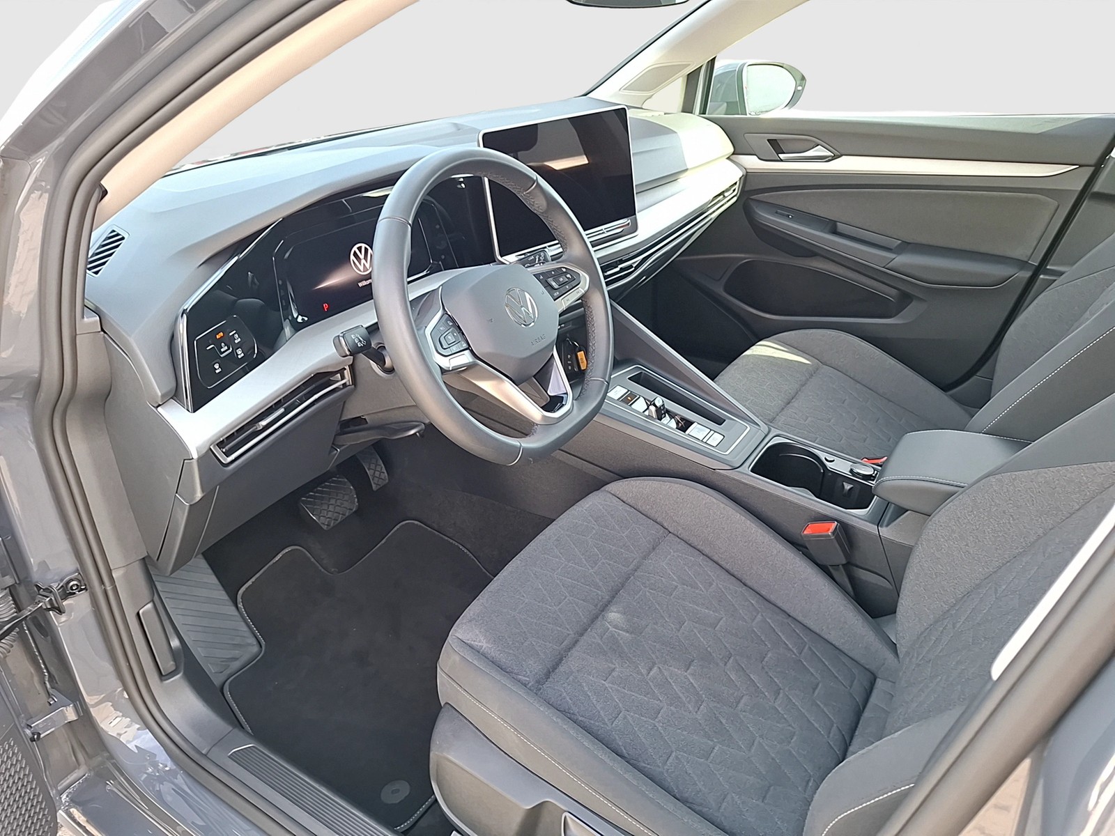 Fahrzeugabbildung Volkswagen Golf VIII Variant eTSI Life DSG LED AHK Navi AID ACC PDC SH
