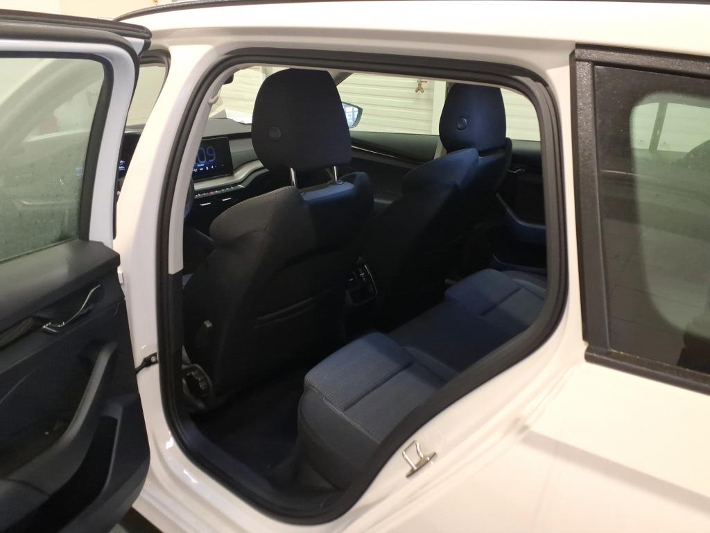 Fahrzeugabbildung SKODA Octavia Combi TDI Ambition DSG LED Navi ACC PDC SH