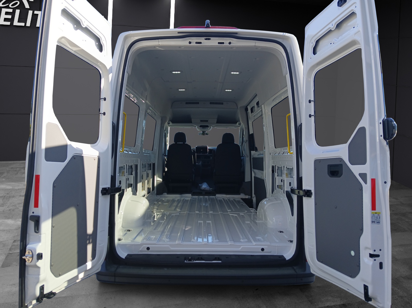 Fahrzeugabbildung Volkswagen Crafter Kasten 2,0l TDI 130 kW MR 4MOT LED RearView STANDH.