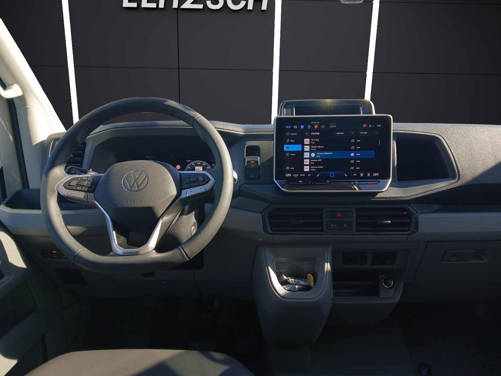 Fahrzeugabbildung Volkswagen Crafter Kasten 2,0l TDI 130 kW MR 4MOT LED RearView STANDH.