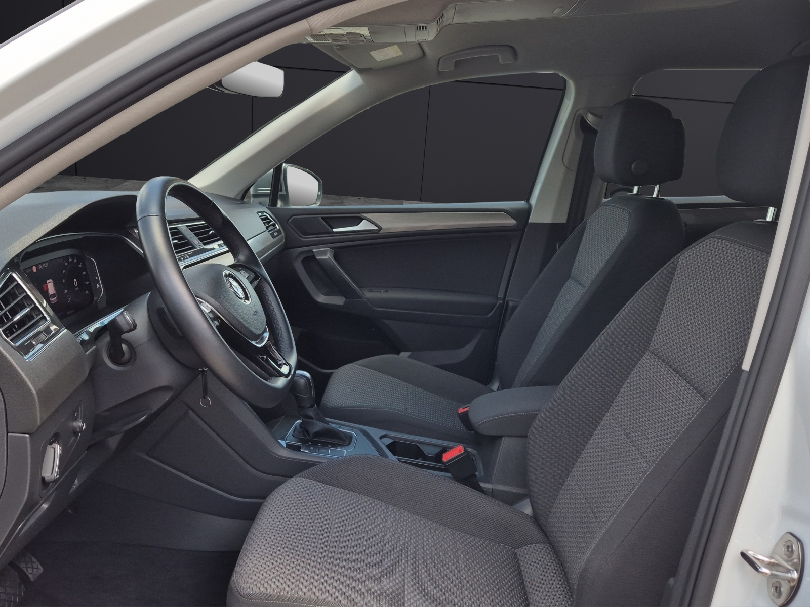 Fahrzeugabbildung Volkswagen Tiguan Allspace TSI Comfortline DSG LED Navi AID ACC RFK HUD SHZ