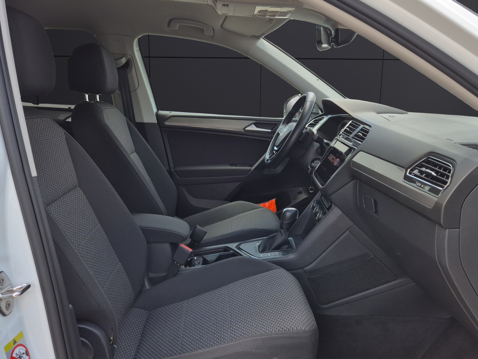 Fahrzeugabbildung Volkswagen Tiguan Allspace TSI Comfortline DSG LED Navi AID ACC RFK HUD SHZ