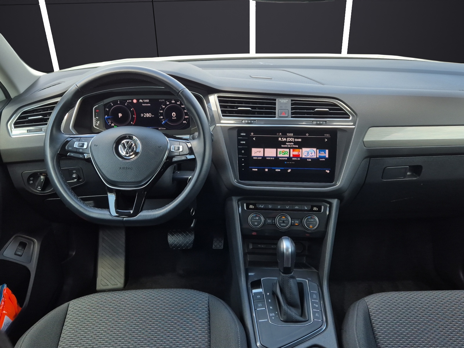 Fahrzeugabbildung Volkswagen Tiguan Allspace TSI Comfortline DSG LED Navi AID ACC RFK HUD SHZ