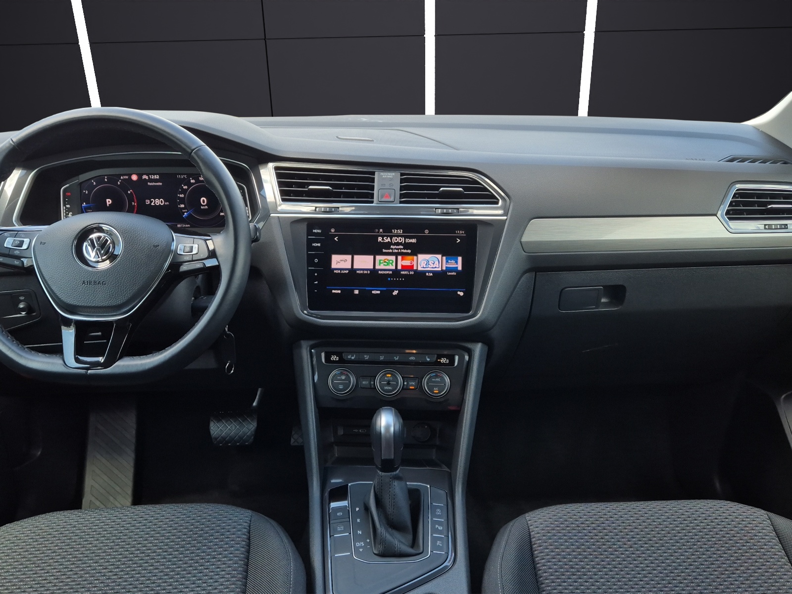 Fahrzeugabbildung Volkswagen Tiguan Allspace TSI Comfortline DSG LED Navi AID ACC RFK HUD SHZ