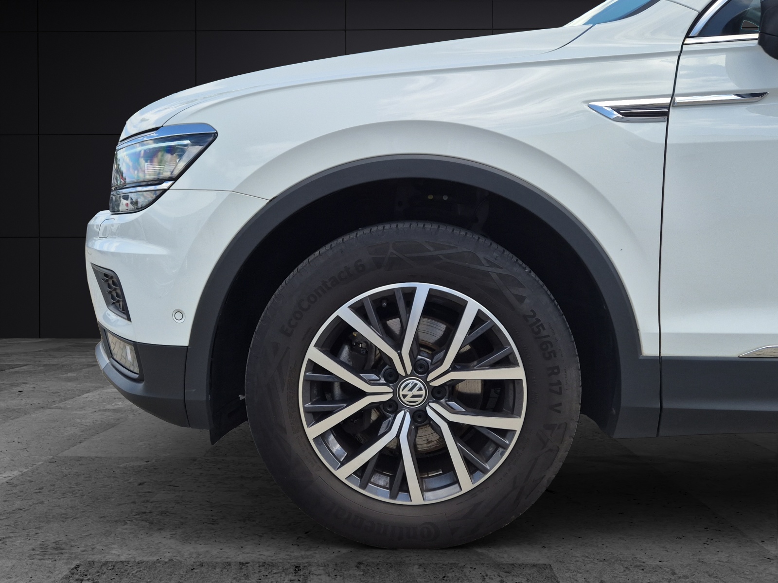 Fahrzeugabbildung Volkswagen Tiguan Allspace TSI Comfortline DSG LED Navi AID ACC RFK HUD SHZ