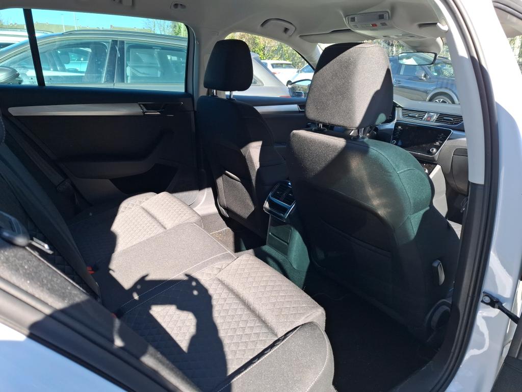 Fahrzeugabbildung SKODA Superb Combi TDI Ambition DSG LED AHK Navi VC ACC SH