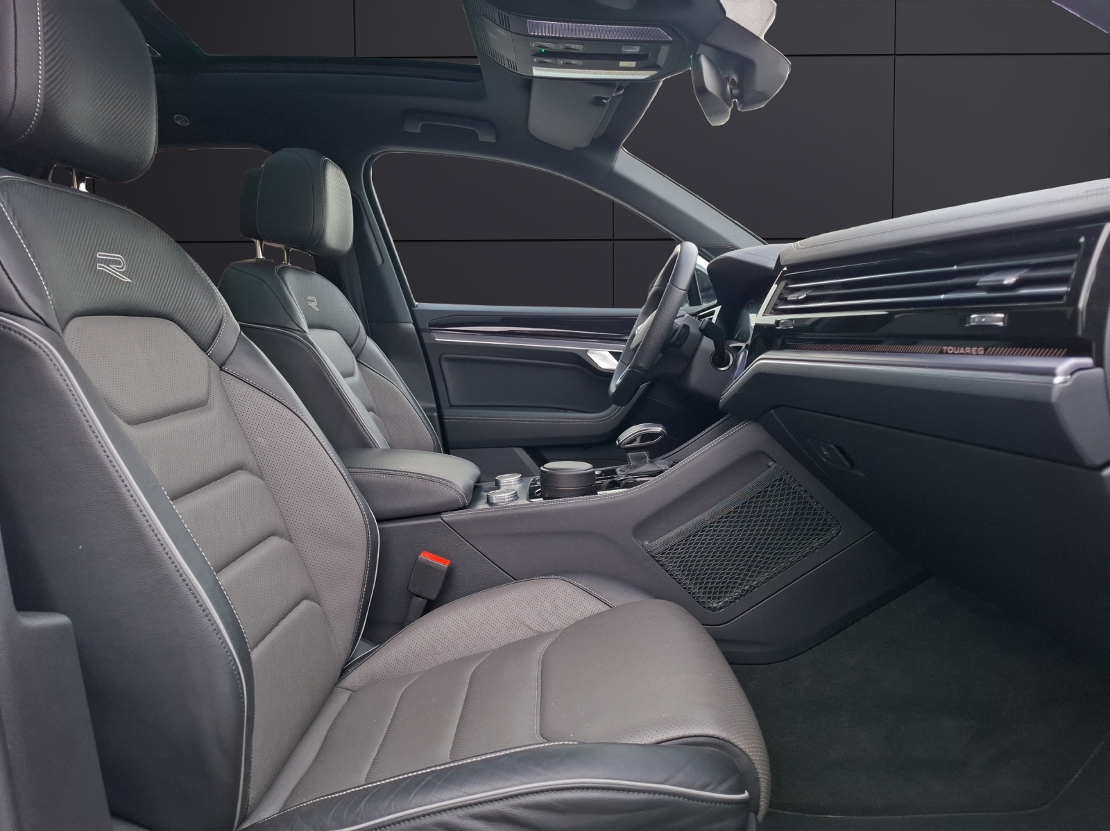 Fahrzeugabbildung Volkswagen Touareg R-Line TDI 4M IQ.Light ACC AHK STH PANO LUFT SH LRHzg 360° AppConnect Ambiente