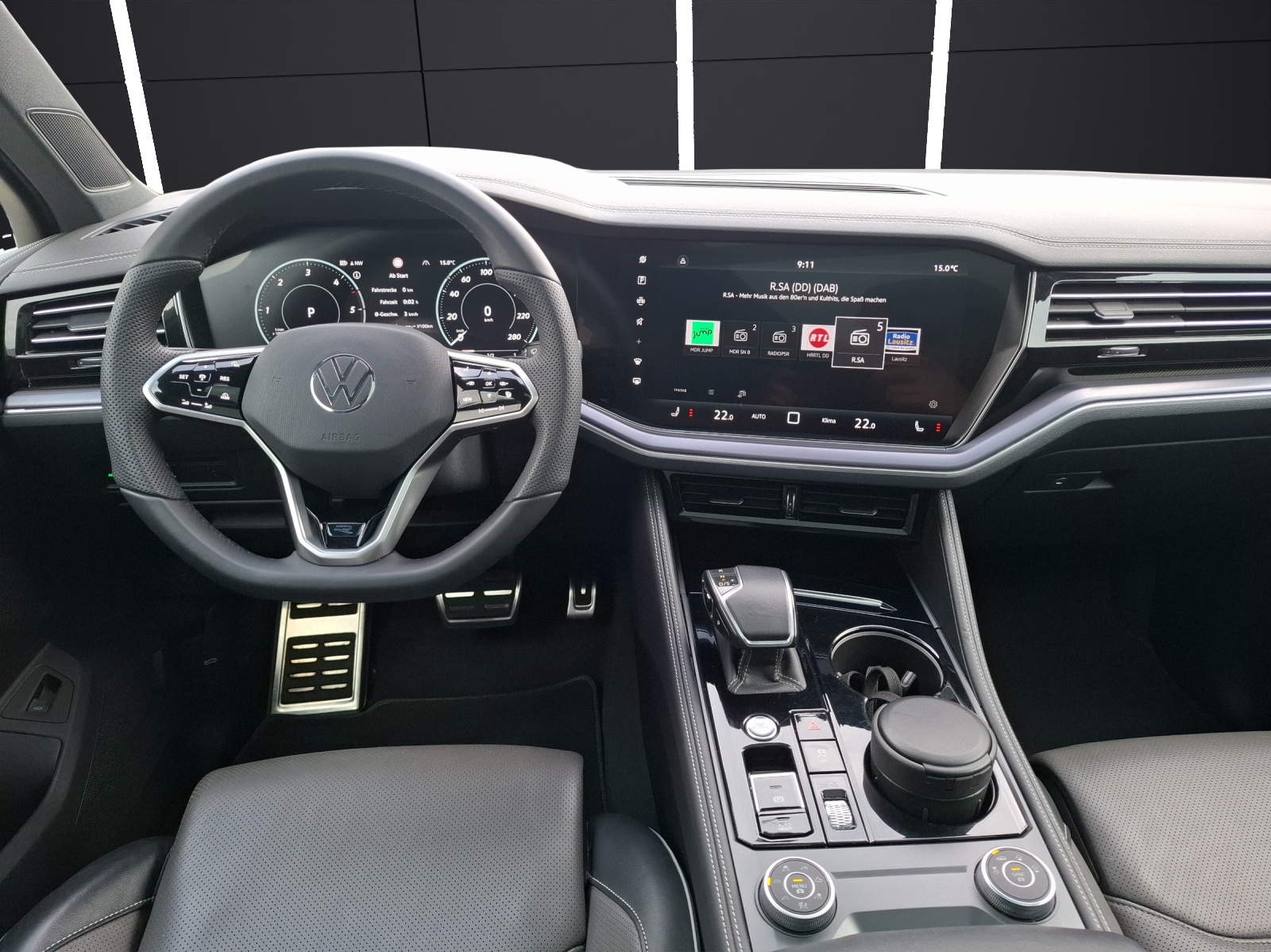 Fahrzeugabbildung Volkswagen Touareg R-Line TDI 4M IQ.Light ACC AHK STH PANO LUFT SH LRHzg 360° AppConnect Ambiente