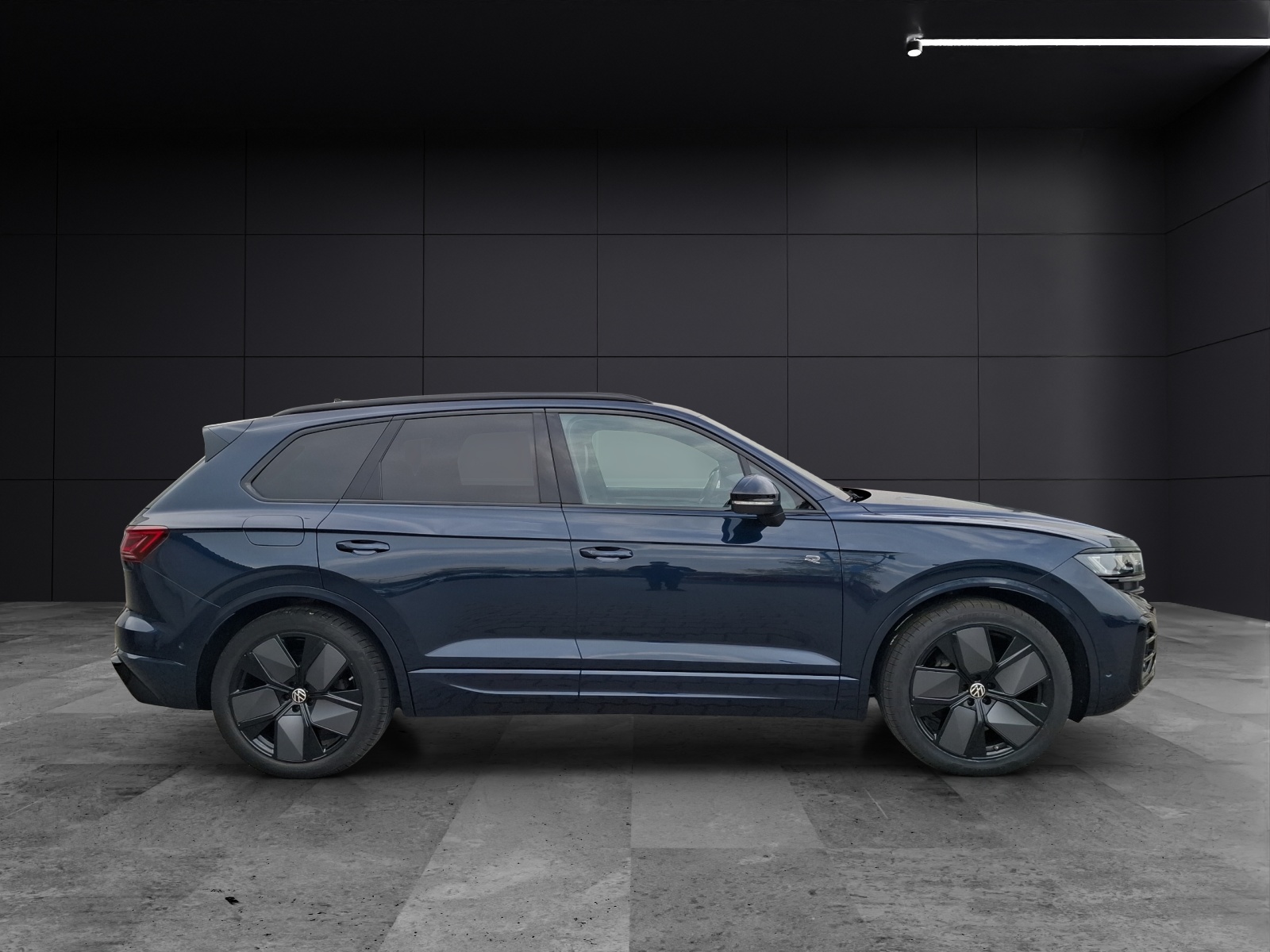 Fahrzeugabbildung Volkswagen Touareg R-Line TDI 4M IQ.Light ACC AHK STH PANO LUFT SH LRHzg 360° AppConnect Ambiente