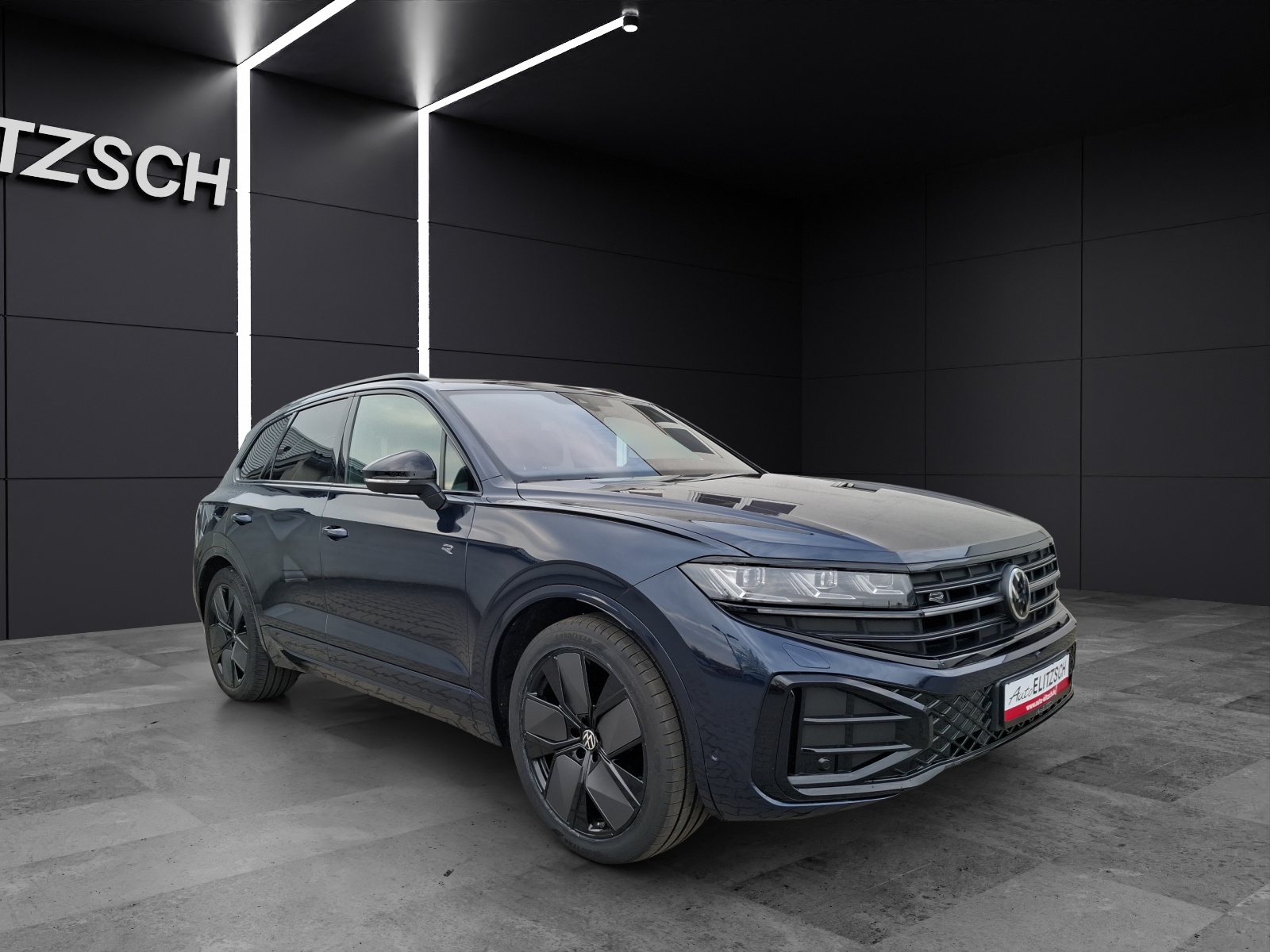 Fahrzeugabbildung Volkswagen Touareg R-Line TDI 4M IQ.Light ACC AHK STH PANO LUFT SH LRHzg 360° AppConnect Ambiente