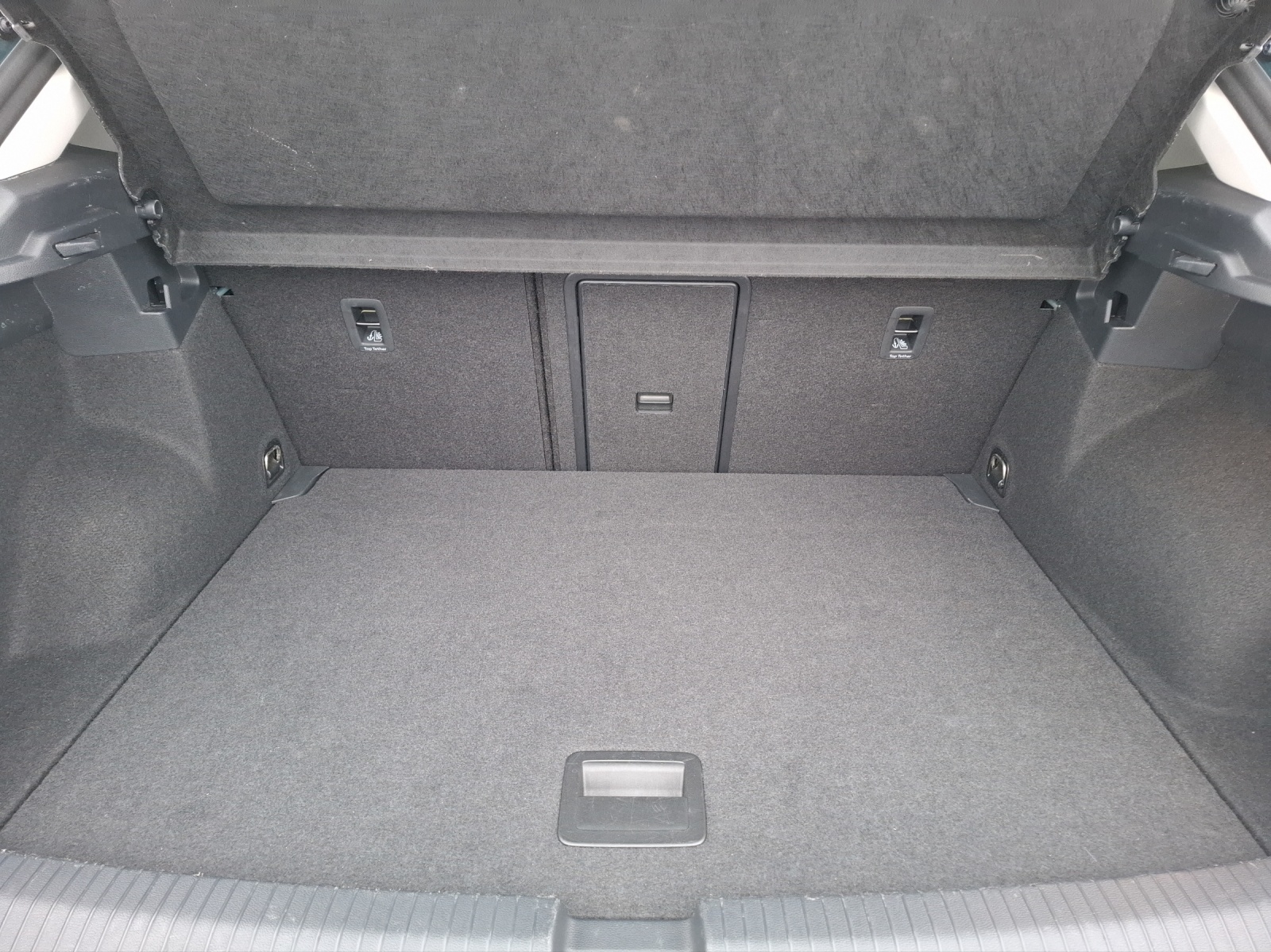 Fahrzeugabbildung Volkswagen T-Roc TSI Style DSG LED-plus AHK Navi AID ACC Park-Assist SH