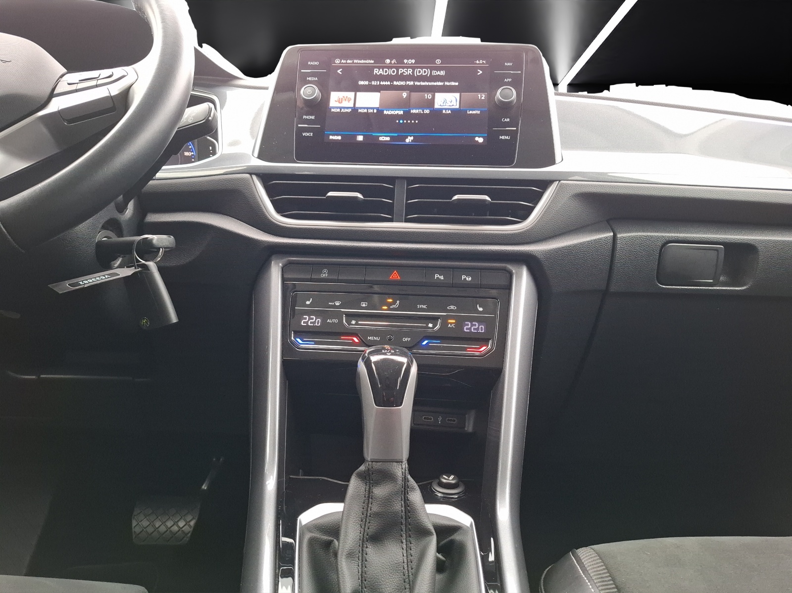 Fahrzeugabbildung Volkswagen T-Roc TSI Style DSG LED-plus AHK Navi AID ACC Park-Assist SH