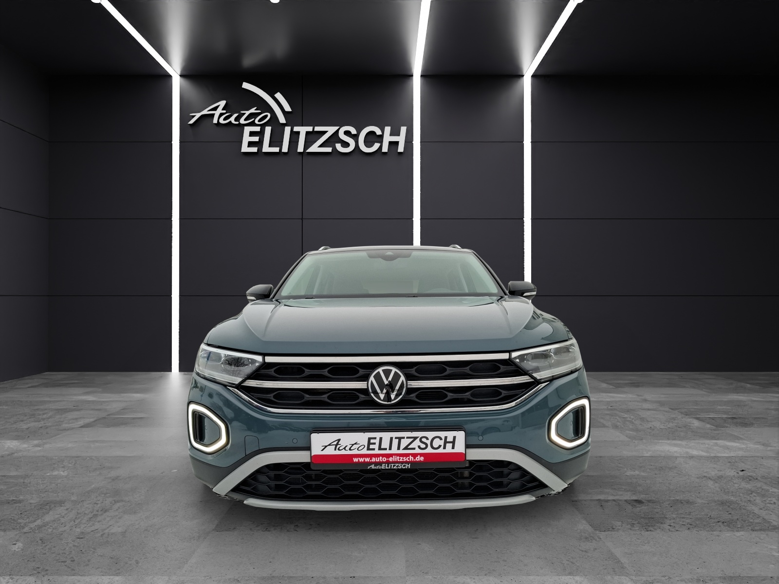 Fahrzeugabbildung Volkswagen T-Roc TSI Style DSG LED-plus AHK Navi AID ACC Park-Assist SH