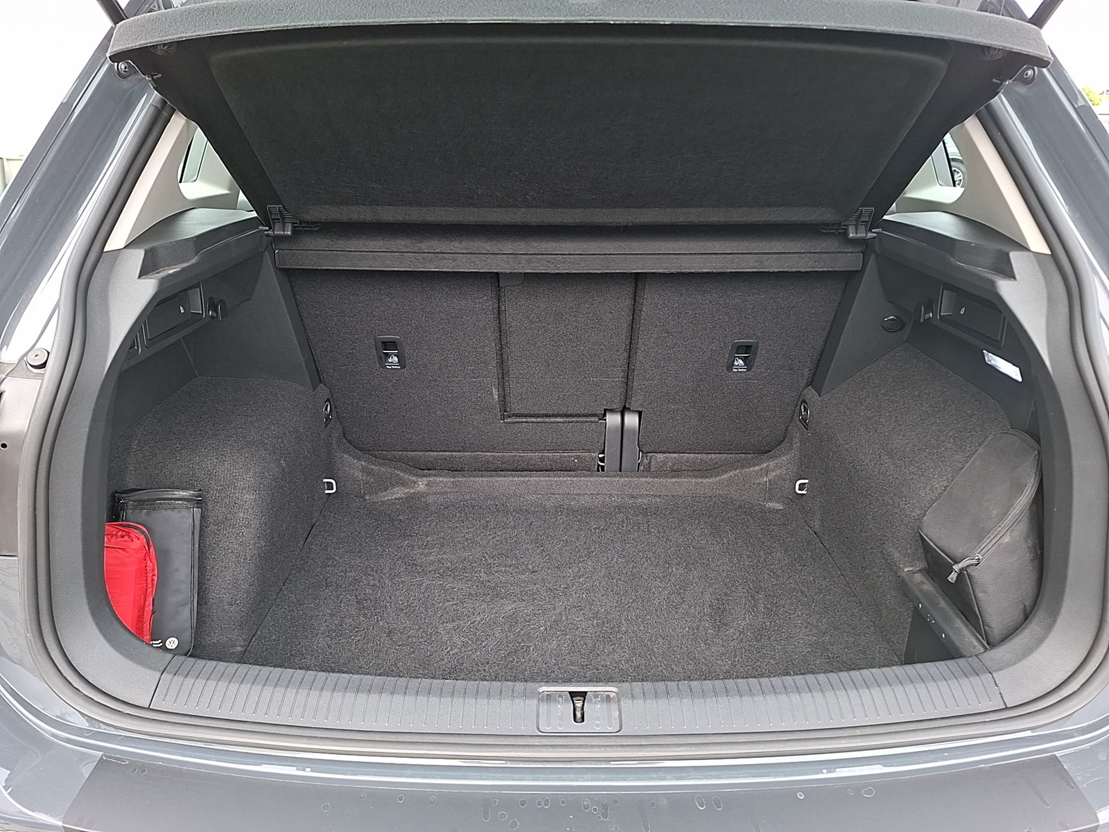 Fahrzeugabbildung Volkswagen Tiguan TDI Life DSG 4M LED AHK Navi ACC Park-Assist SH