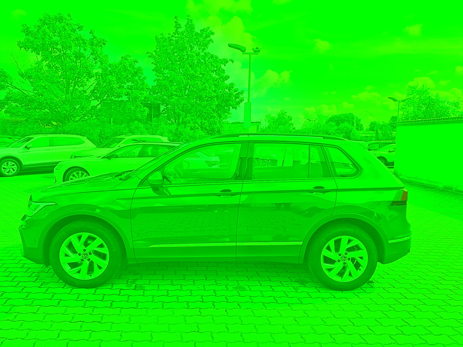 Fahrzeugabbildung Volkswagen Tiguan TDI Life DSG 4M LED AHK Navi ACC Park-Assist SH