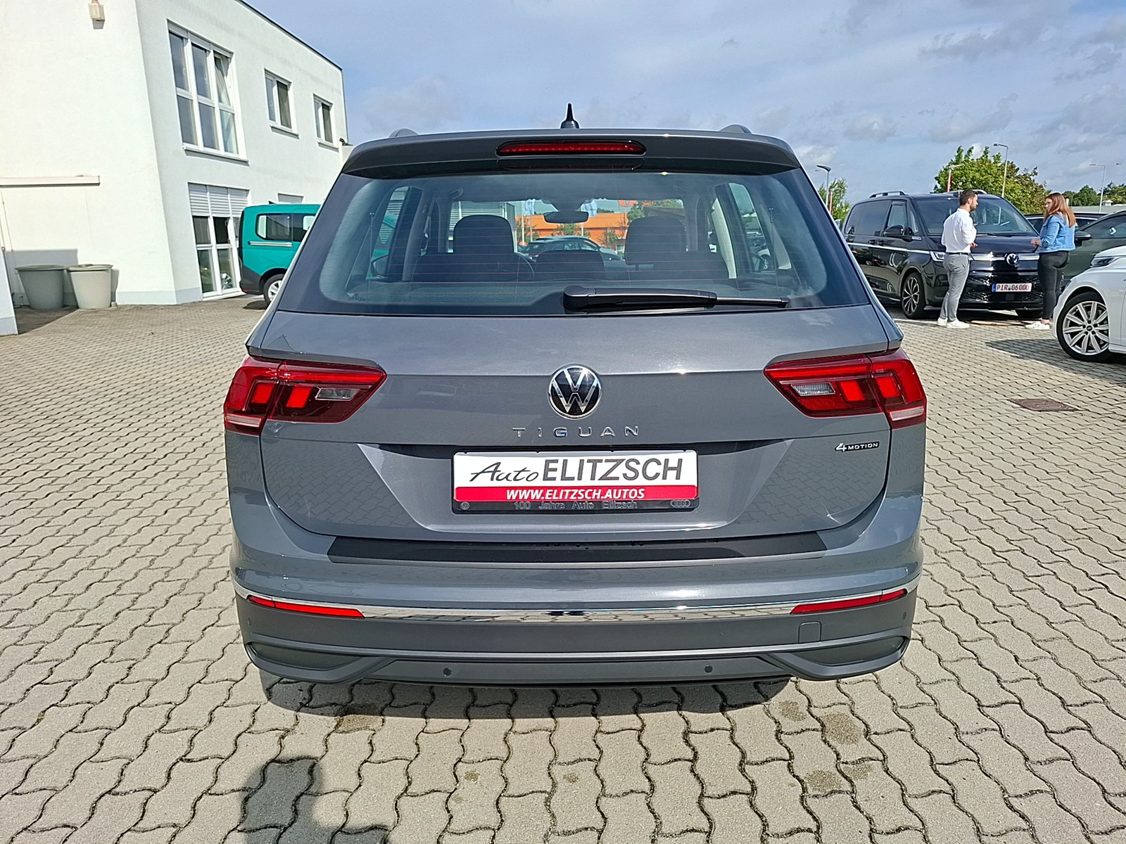 Fahrzeugabbildung Volkswagen Tiguan TDI Life DSG 4M LED AHK Navi ACC Park-Assist SH