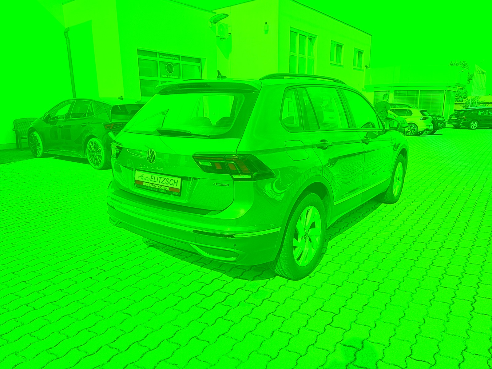 Fahrzeugabbildung Volkswagen Tiguan TDI Life DSG 4M LED AHK Navi ACC Park-Assist SH