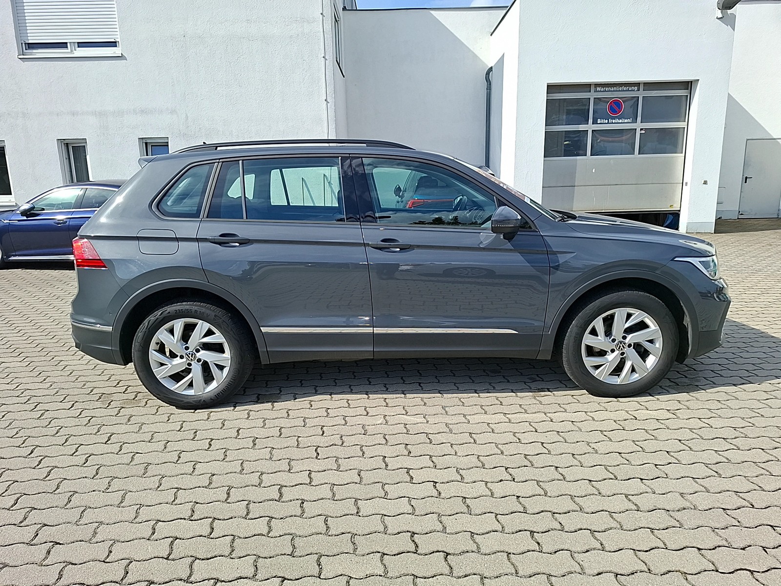 Fahrzeugabbildung Volkswagen Tiguan TDI Life DSG 4M LED AHK Navi ACC Park-Assist SH