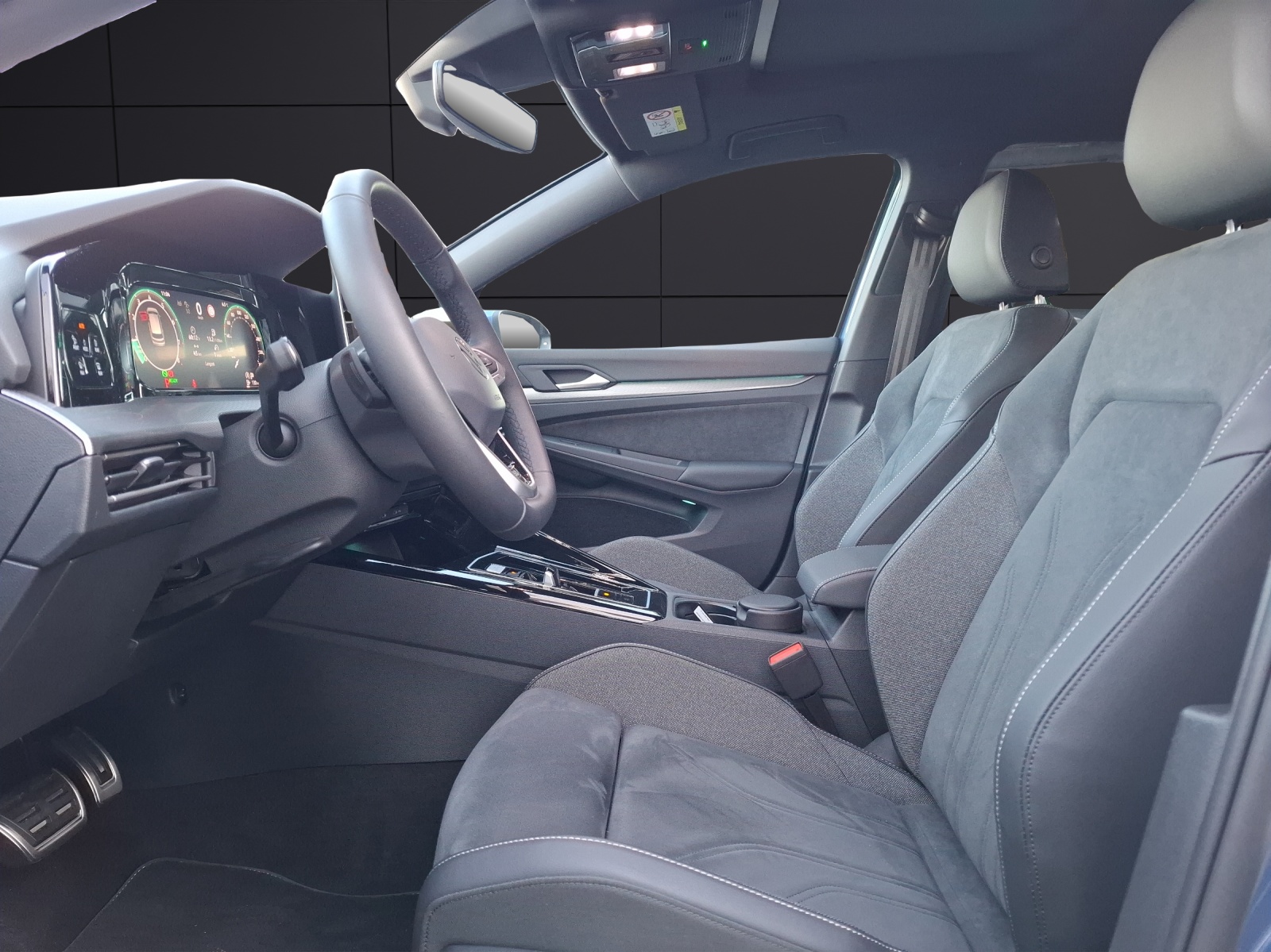 Fahrzeugabbildung Volkswagen Golf VIII eTSI Edition-50 DSG LEDplus AHK Navi Pano HUD AID ACC RFK SH 18