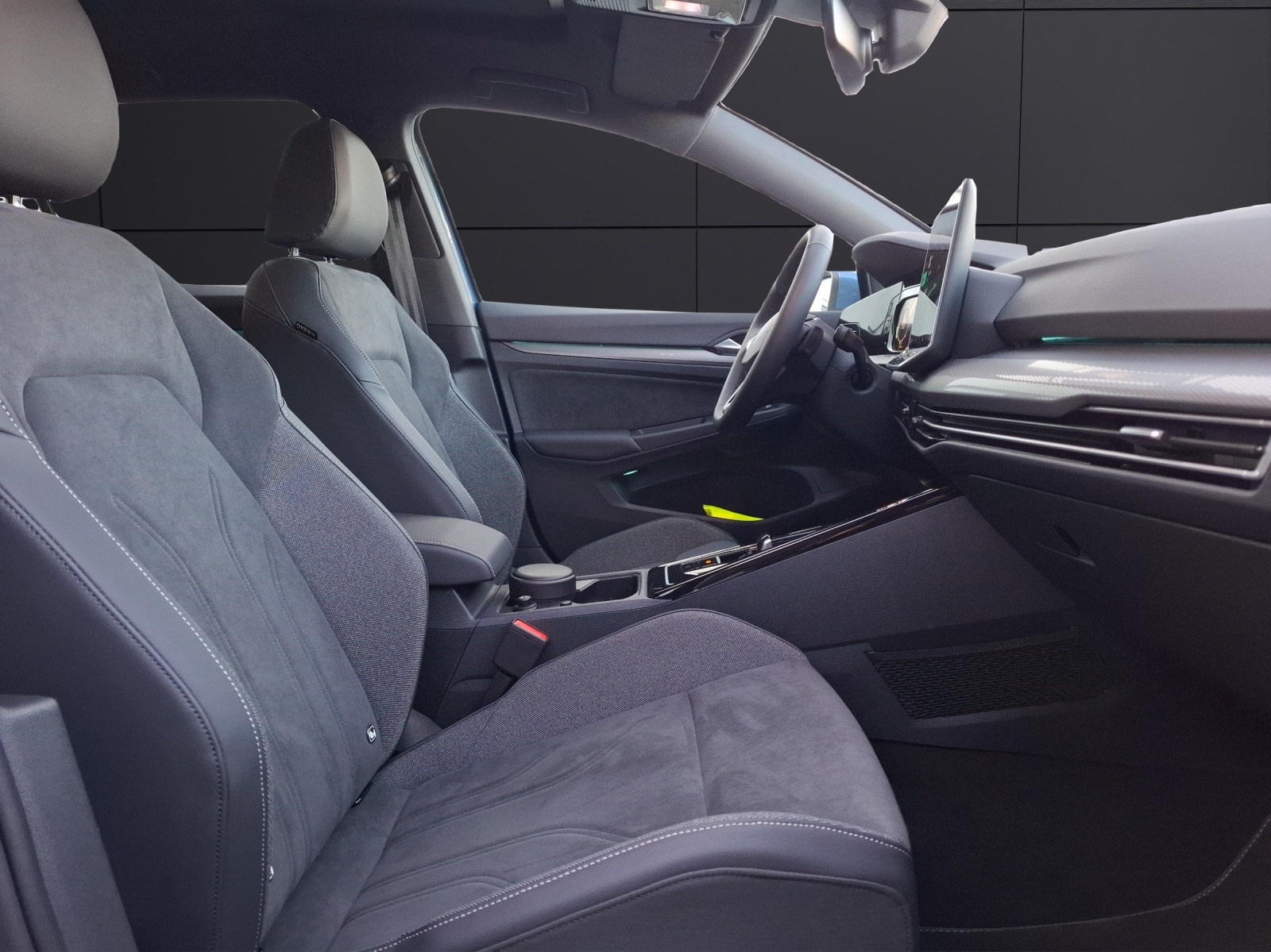 Fahrzeugabbildung Volkswagen Golf VIII eTSI Edition-50 DSG LEDplus AHK Navi Pano HUD AID ACC RFK SH 18