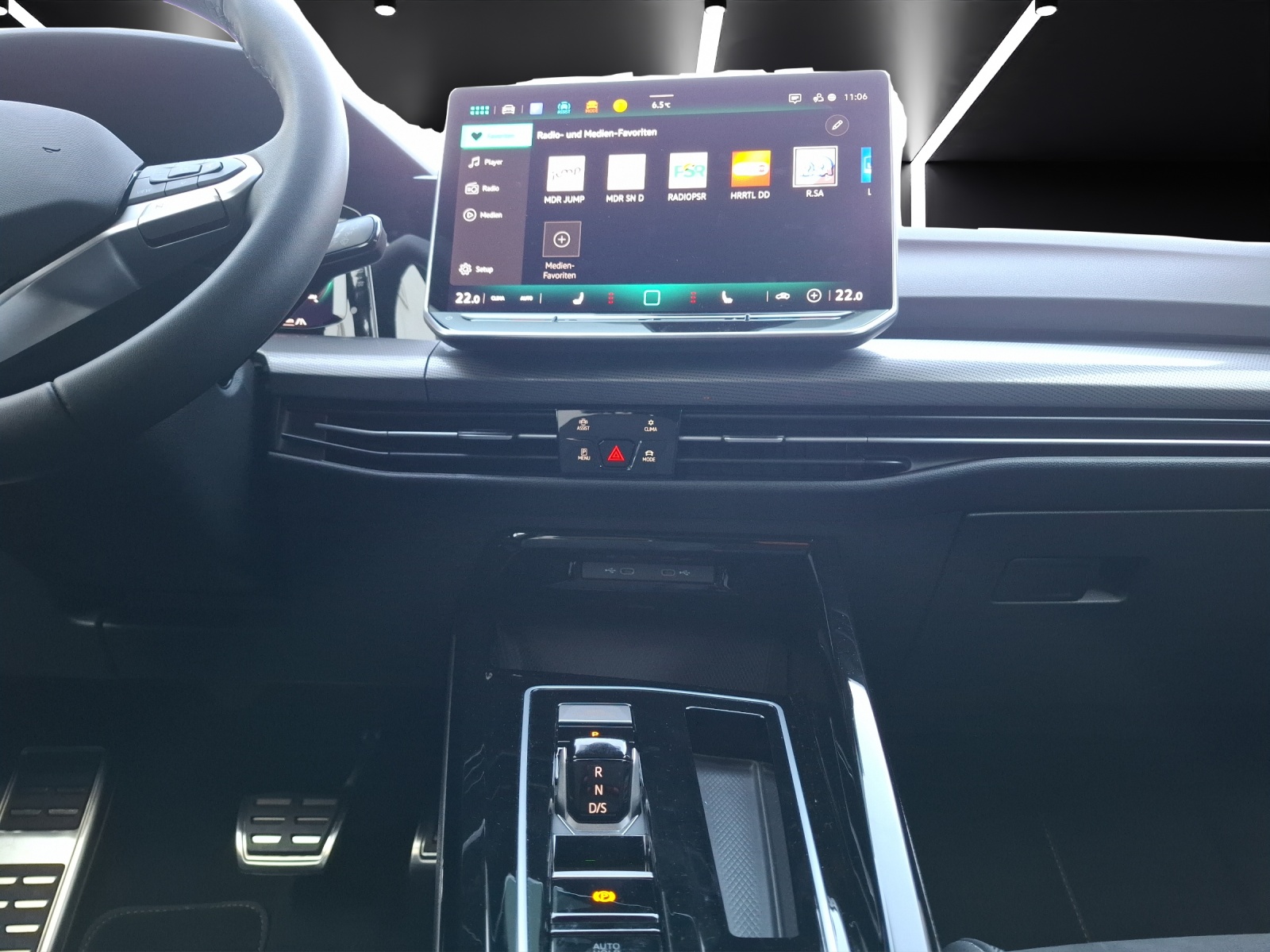 Fahrzeugabbildung Volkswagen Golf VIII eTSI Edition-50 DSG LEDplus AHK Navi Pano HUD AID ACC RFK SH 18