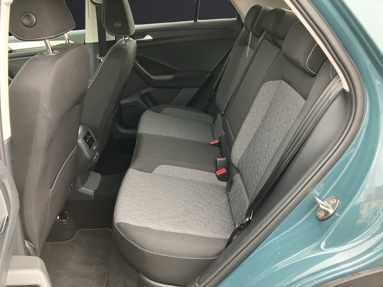 Fahrzeugabbildung Volkswagen T-Roc 1.0 TSI Move LEDplus AHK Navi AID ACC RFK SH