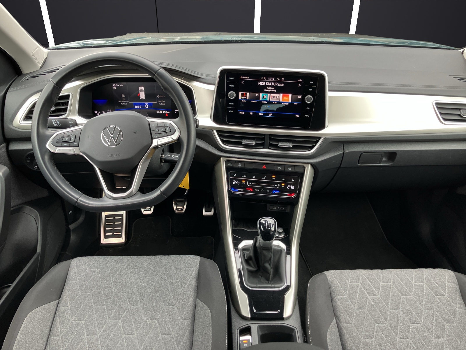 Fahrzeugabbildung Volkswagen T-Roc 1.0 TSI Move LEDplus AHK Navi AID ACC RFK SH