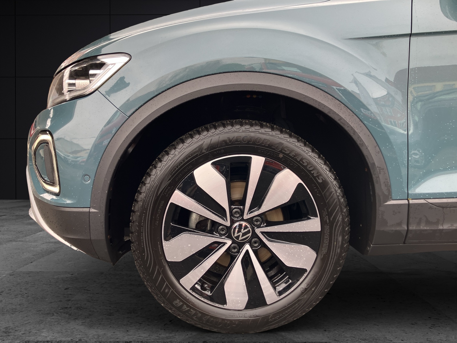 Fahrzeugabbildung Volkswagen T-Roc 1.0 TSI Move LEDplus AHK Navi AID ACC RFK SH