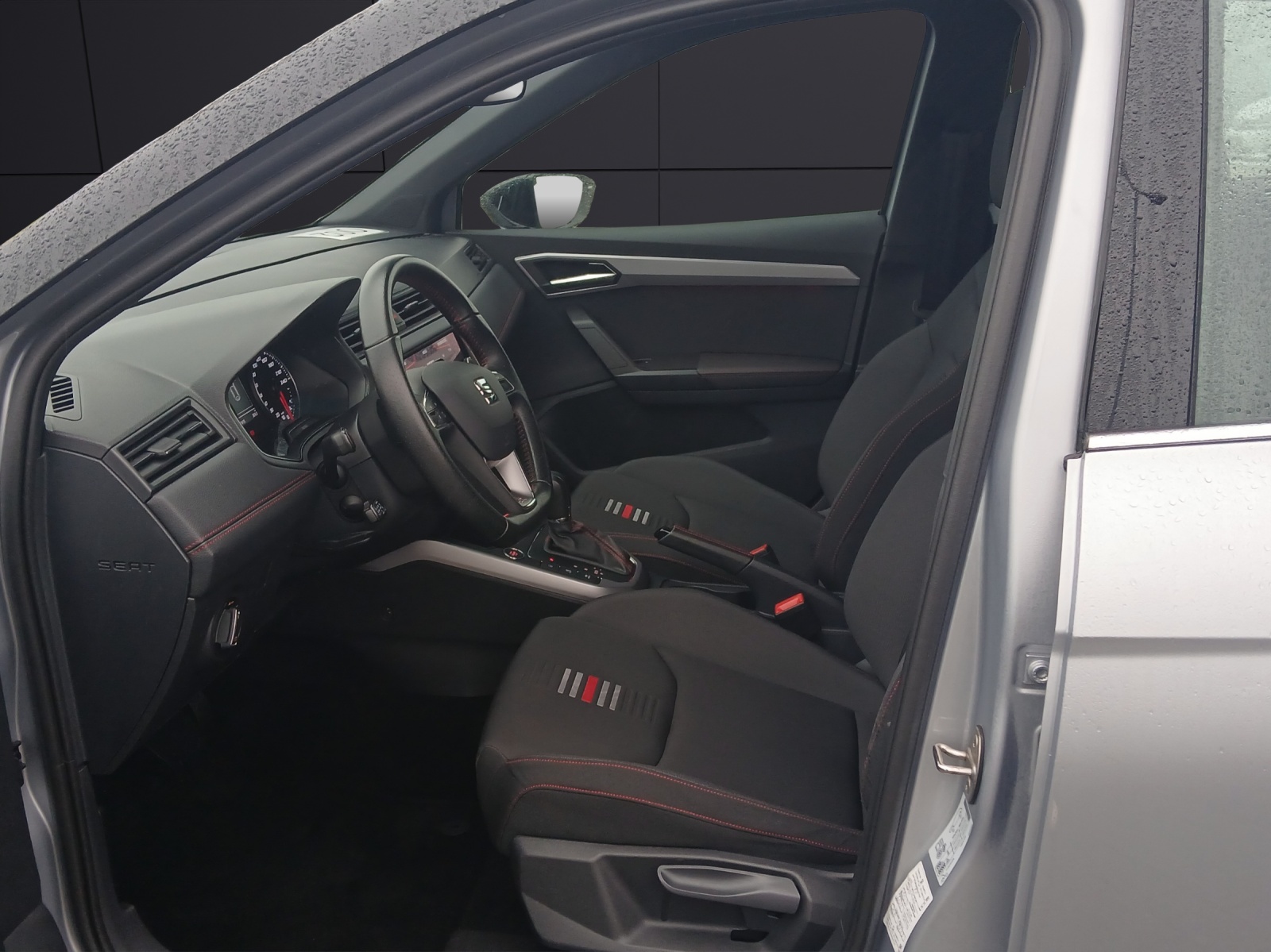 Fahrzeugabbildung SEAT Arona TSI FR-Line DSG LED Navi ACC Park-Assist SH LM