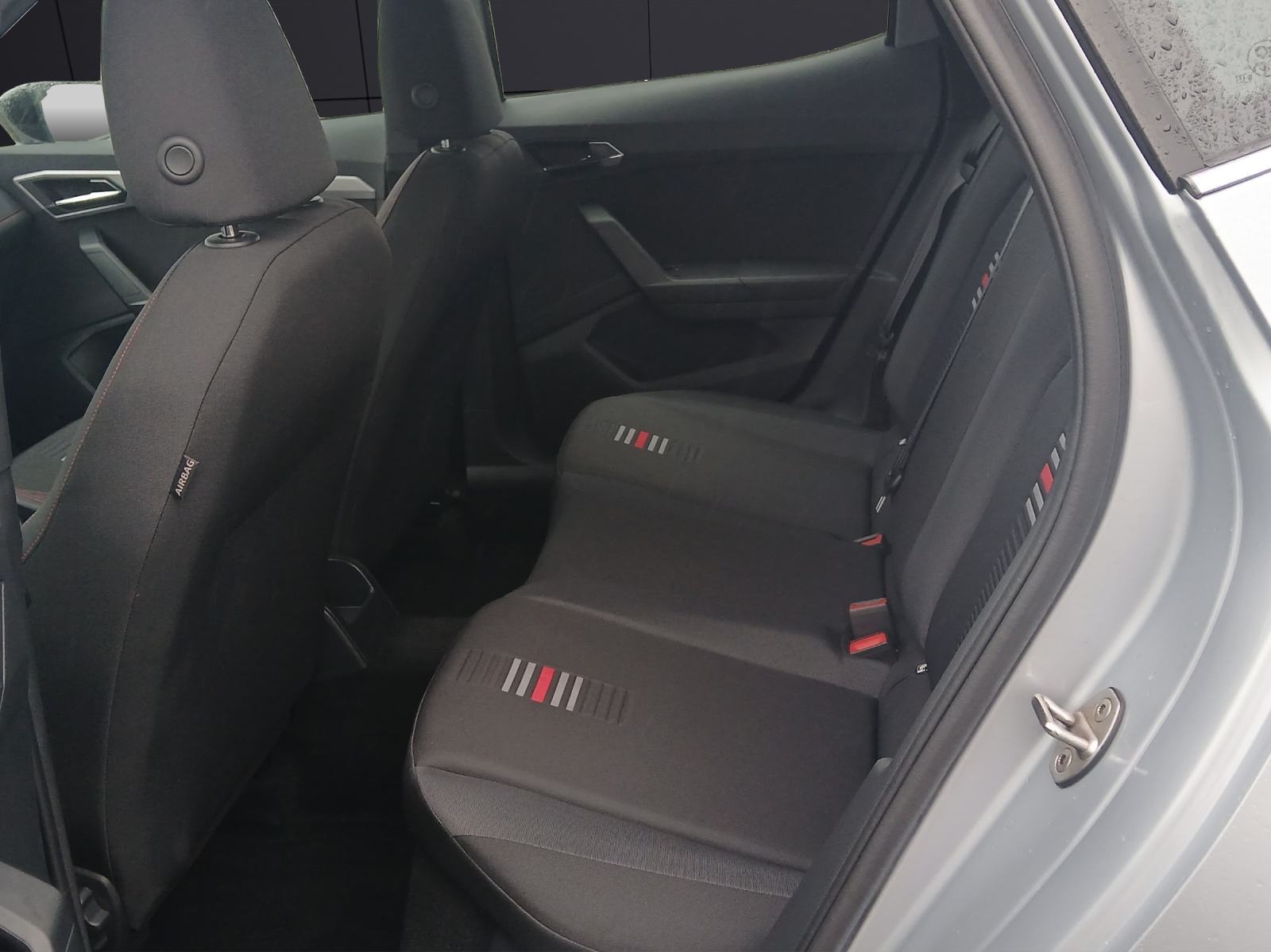 Fahrzeugabbildung SEAT Arona TSI FR-Line DSG LED Navi ACC Park-Assist SH LM