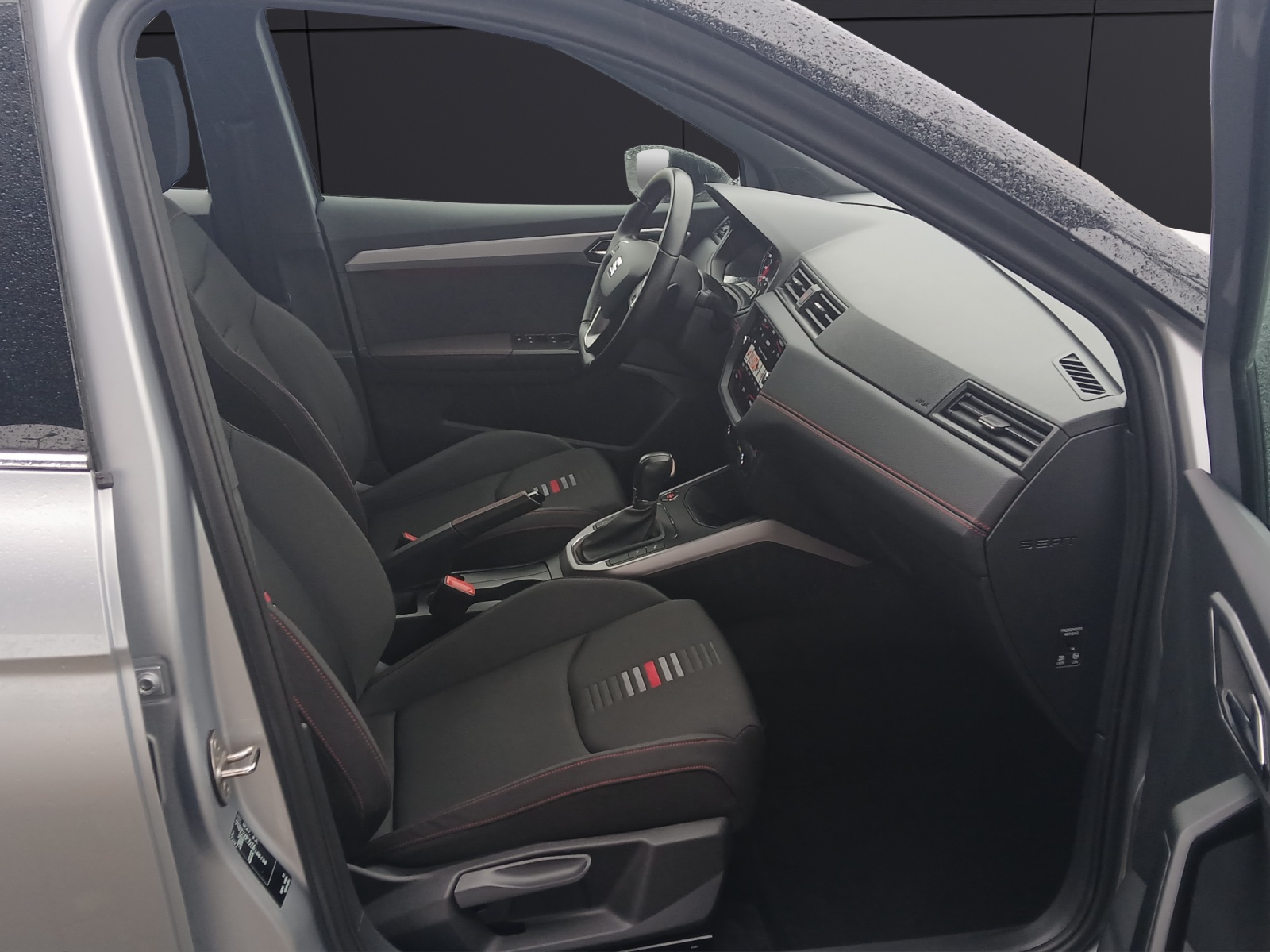 Fahrzeugabbildung SEAT Arona TSI FR-Line DSG LED Navi ACC Park-Assist SH LM