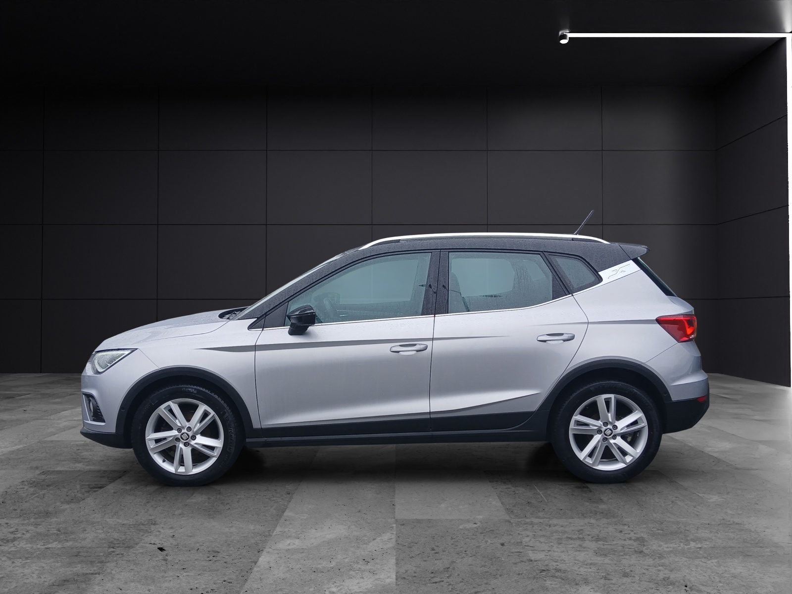 Fahrzeugabbildung SEAT Arona TSI FR-Line DSG LED Navi ACC Park-Assist SH LM