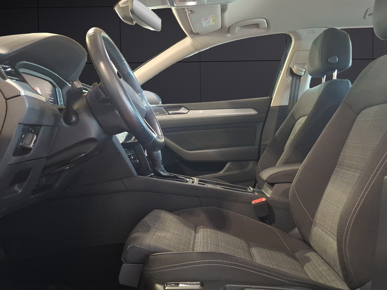 Fahrzeugabbildung Volkswagen Passat Variant TSI Business DSG LED Navi AID ACC RFK Harman SH