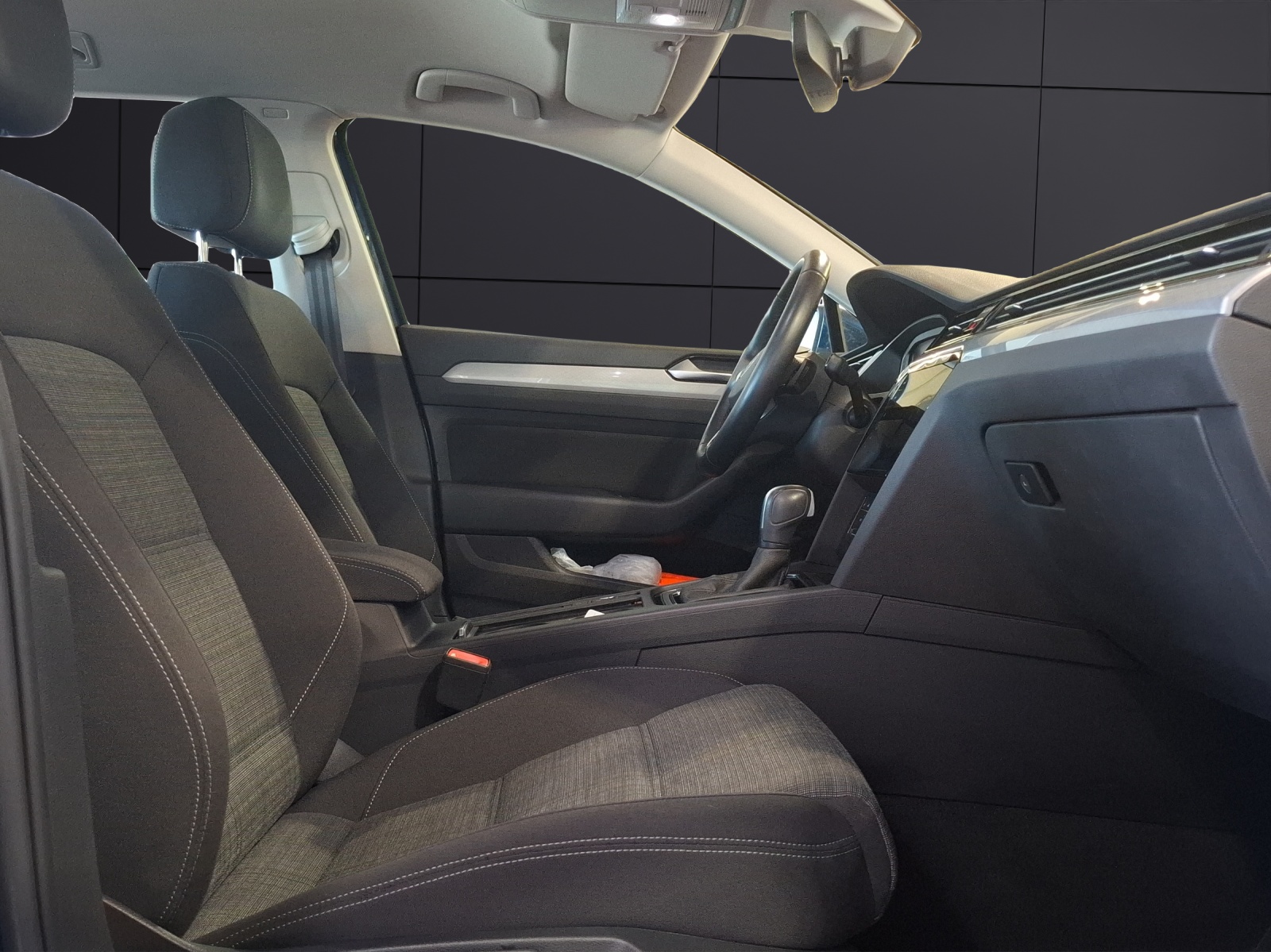 Fahrzeugabbildung Volkswagen Passat Variant TSI Business DSG LED Navi AID ACC RFK Harman SH