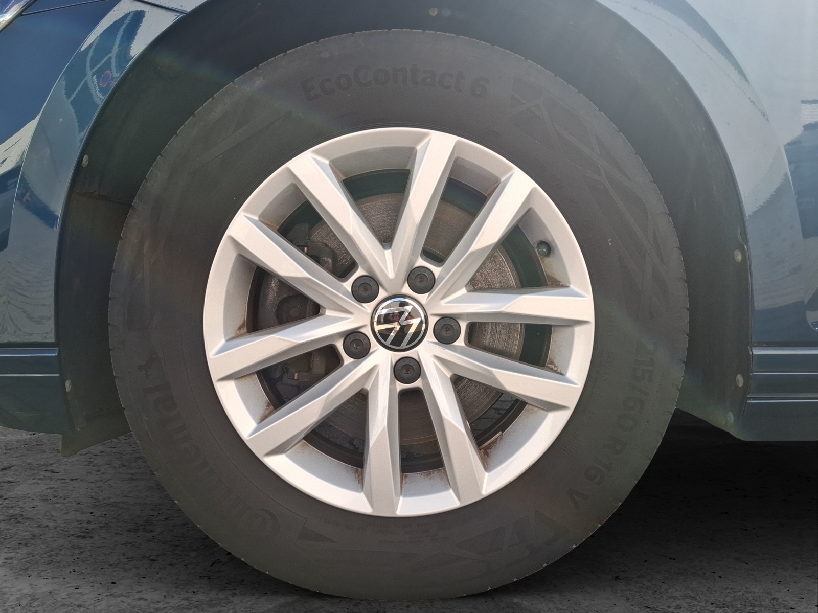 Fahrzeugabbildung Volkswagen Passat Variant TSI Business DSG LED Navi AID ACC RFK Harman SH