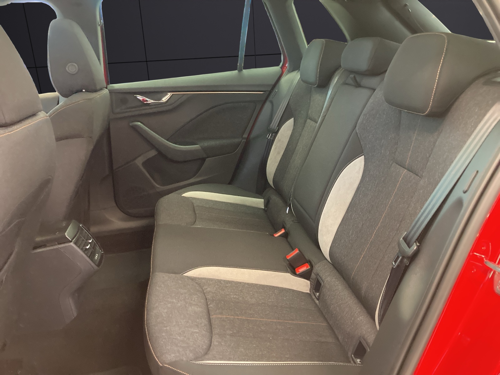 Fahrzeugabbildung SKODA Kamiq Tour 1.0TSI 85KW 6-Gang MATRIX LED, SHZ, OPEN SKY