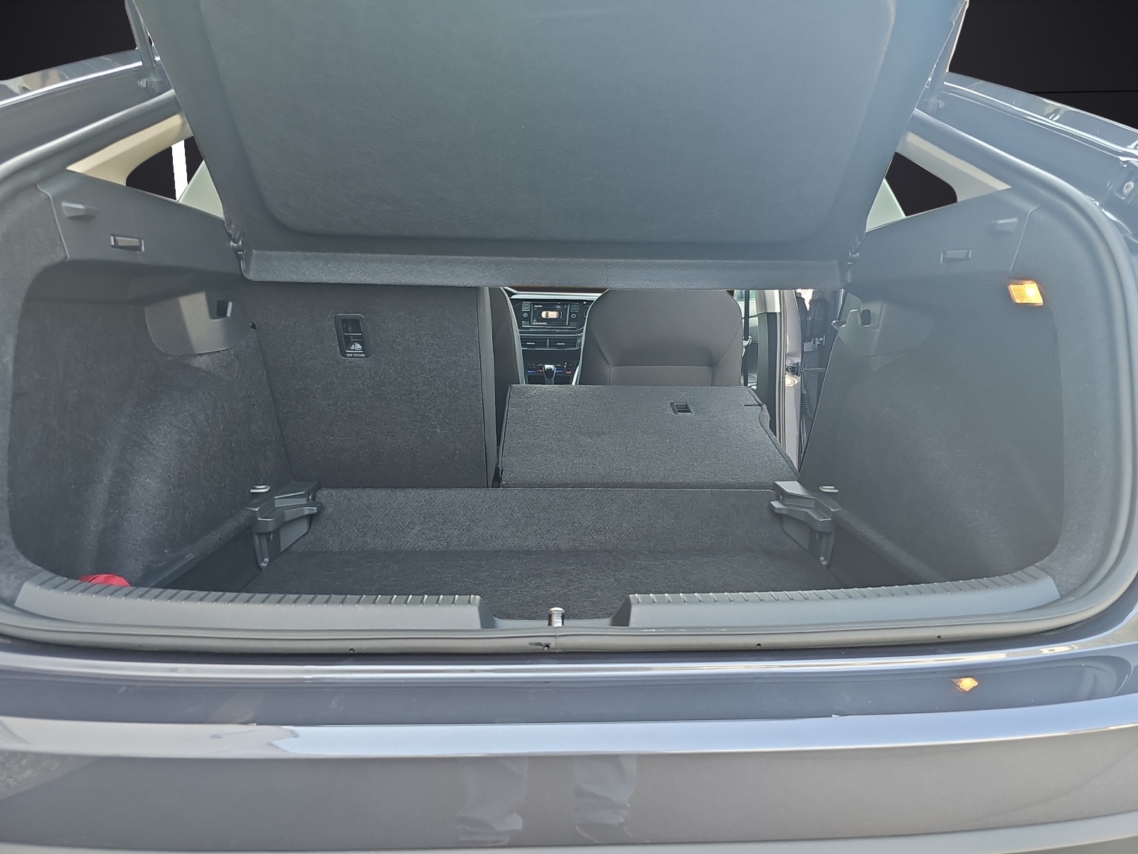 Fahrzeugabbildung Volkswagen Taigo Life LED AHK Climatronic AID ACC RFK SH LM
