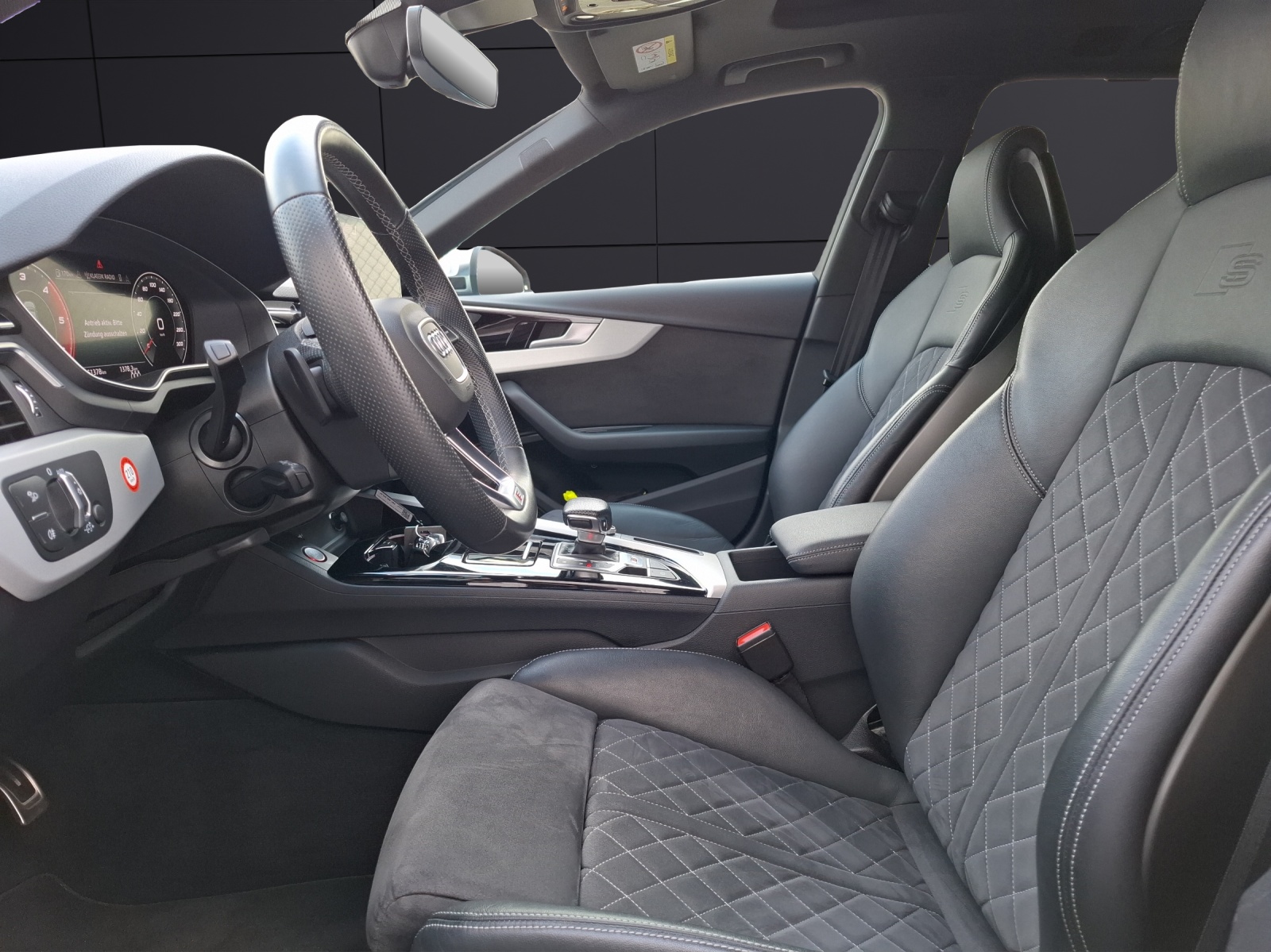 Fahrzeugabbildung Audi S4 Avant TDI quattro Matrix AHK Navi AVC Pano B&O ACC RFK SH 19