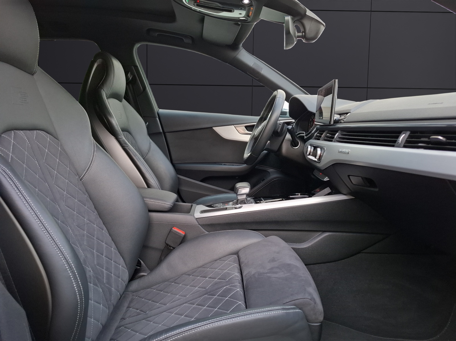 Fahrzeugabbildung Audi S4 Avant TDI quattro Matrix AHK Navi AVC Pano B&O ACC RFK SH 19