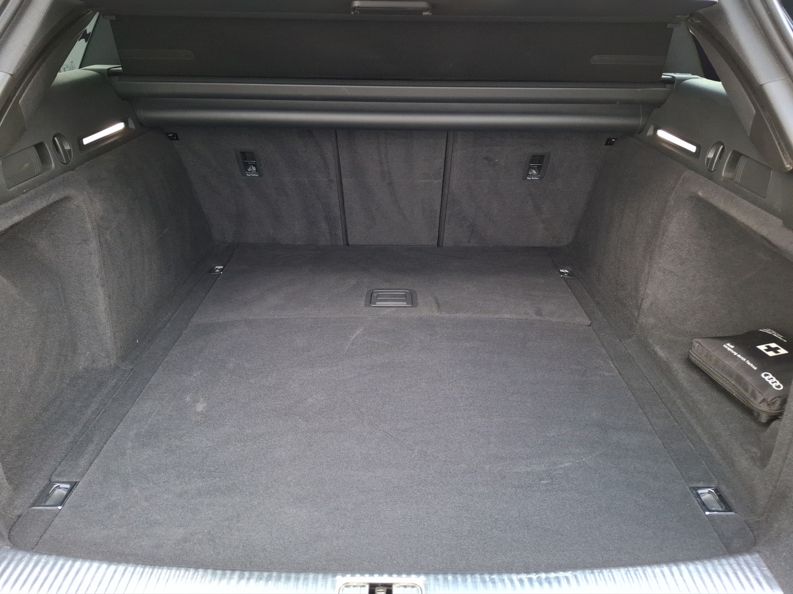 Fahrzeugabbildung Audi S4 Avant TDI quattro Matrix AHK Navi AVC Pano B&O ACC RFK SH 19