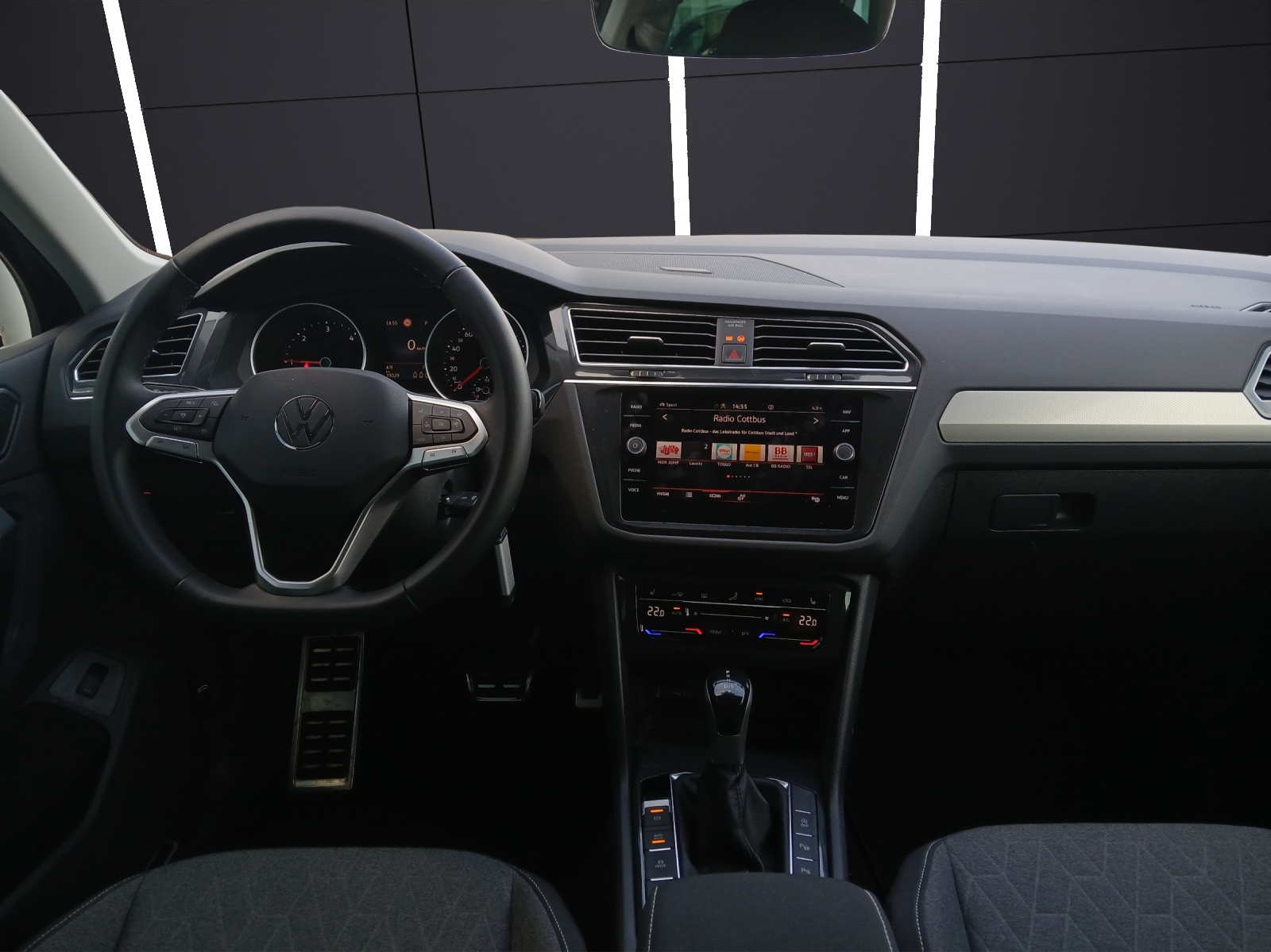 Fahrzeugabbildung Volkswagen Tiguan TDI Move DSG LED AHK Navi ACC RFK SH LM