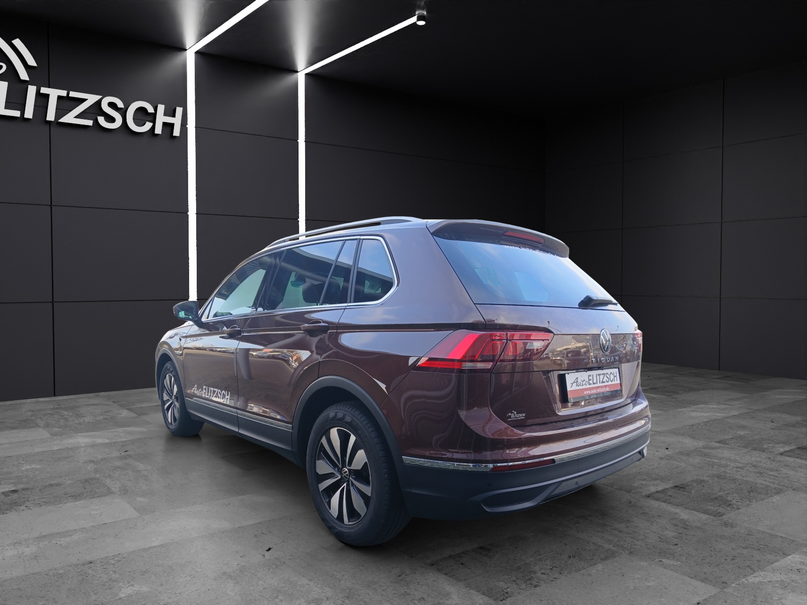 Fahrzeugabbildung Volkswagen Tiguan TDI Move DSG LED AHK Navi ACC RFK SH LM